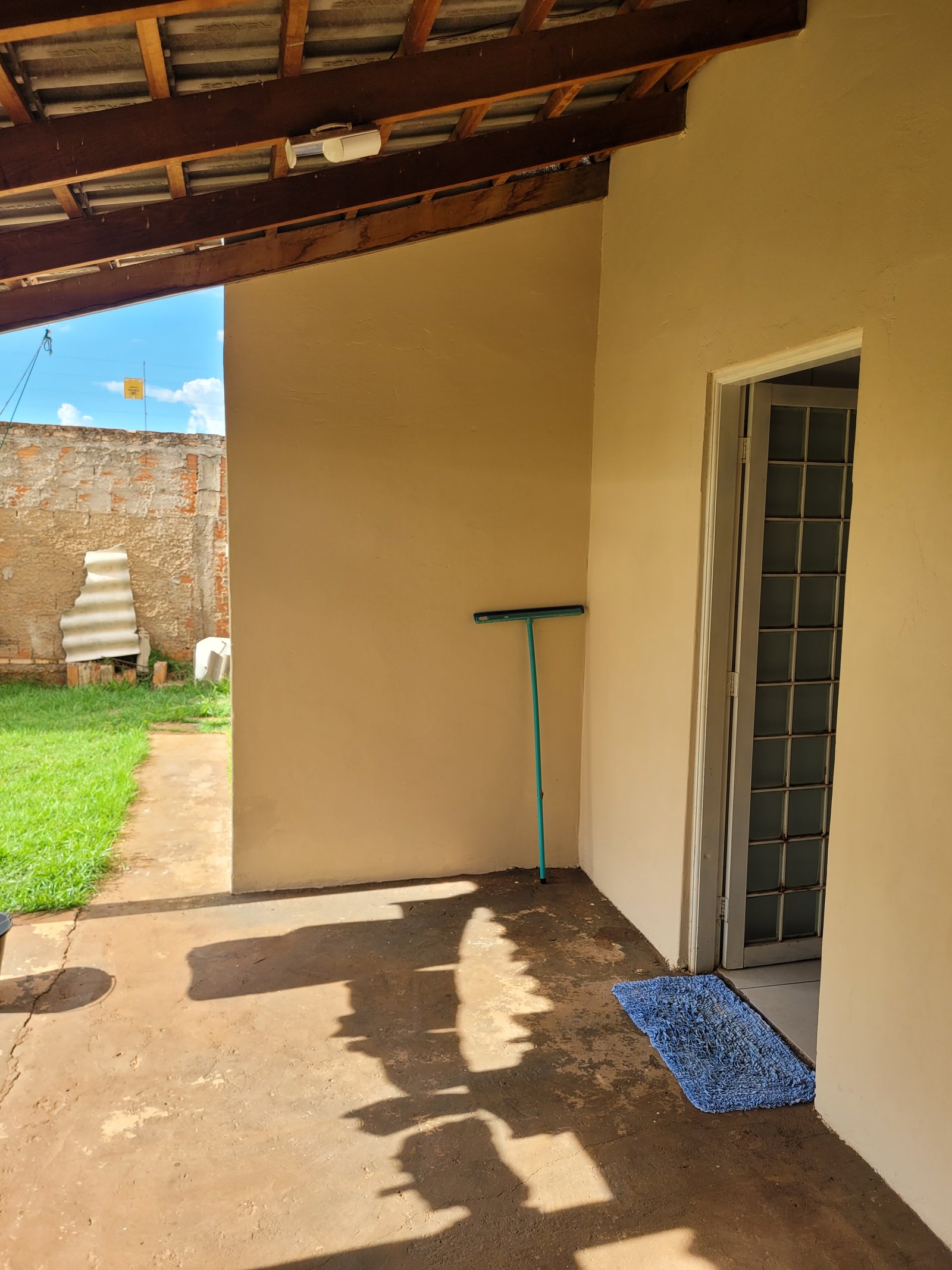 VENDE-SE CASA BAIRRO JARDIM VITÓRIA