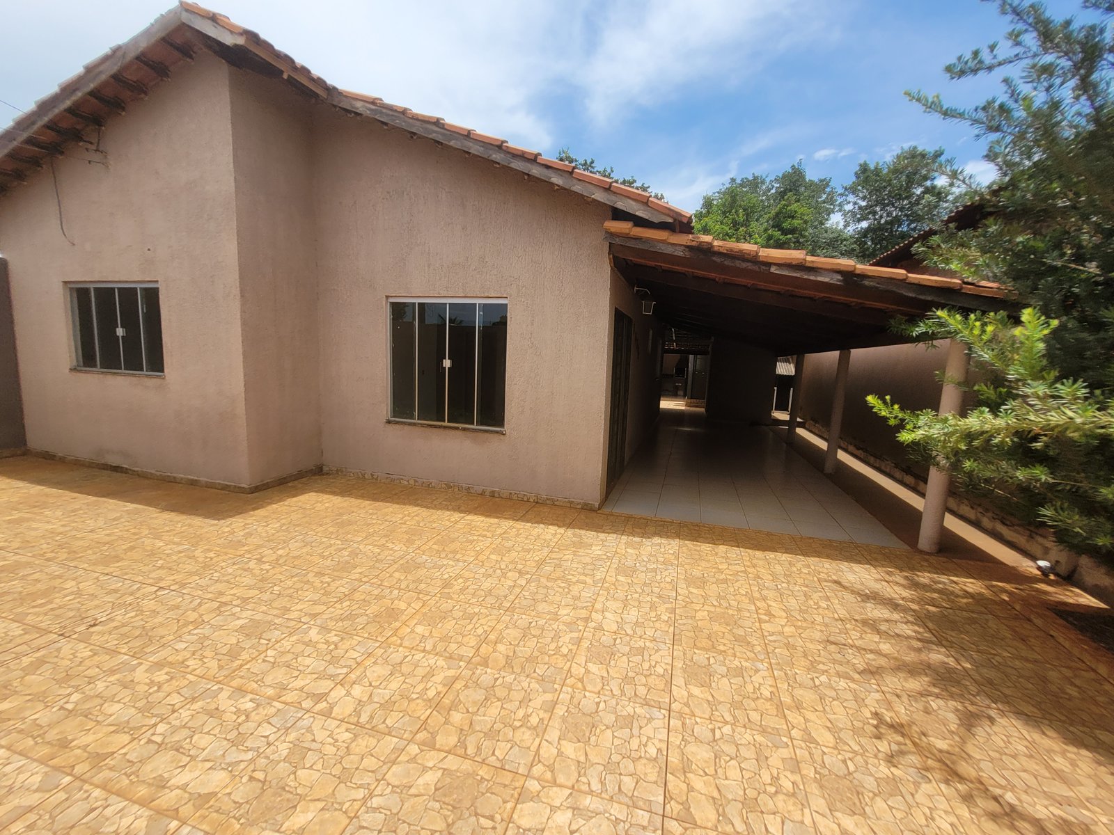 VENDE-SE 2 CASAS NO BAIRRO ALPHAVILLE