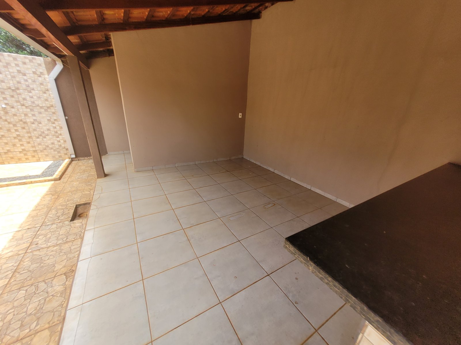 VENDE-SE 2 CASAS NO BAIRRO ALPHAVILLE