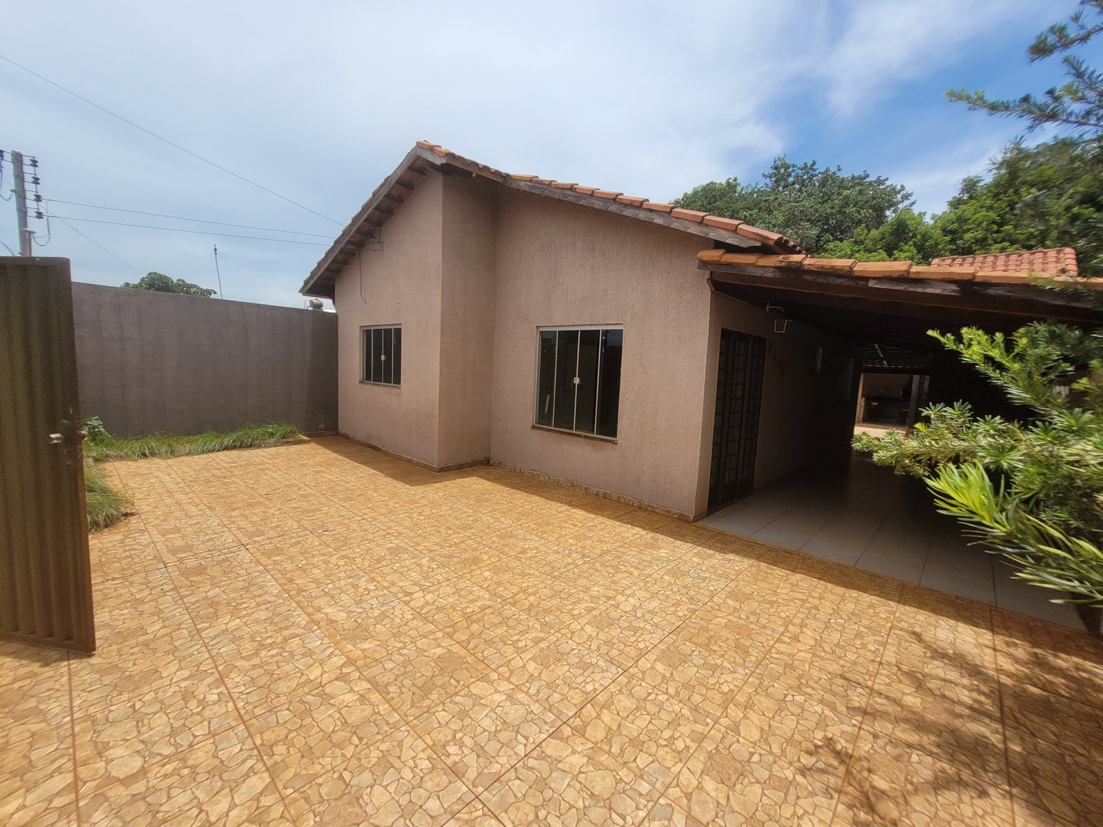 VENDE-SE 2 CASAS NO BAIRRO ALPHAVILLE