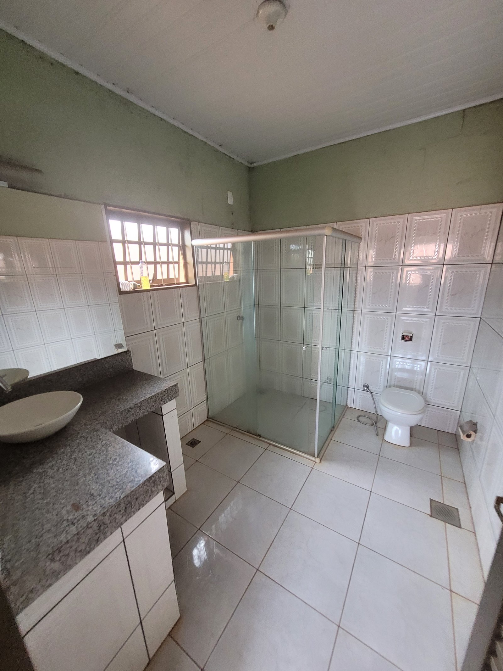 VENDE-SE 2 CASAS NO BAIRRO ALPHAVILLE