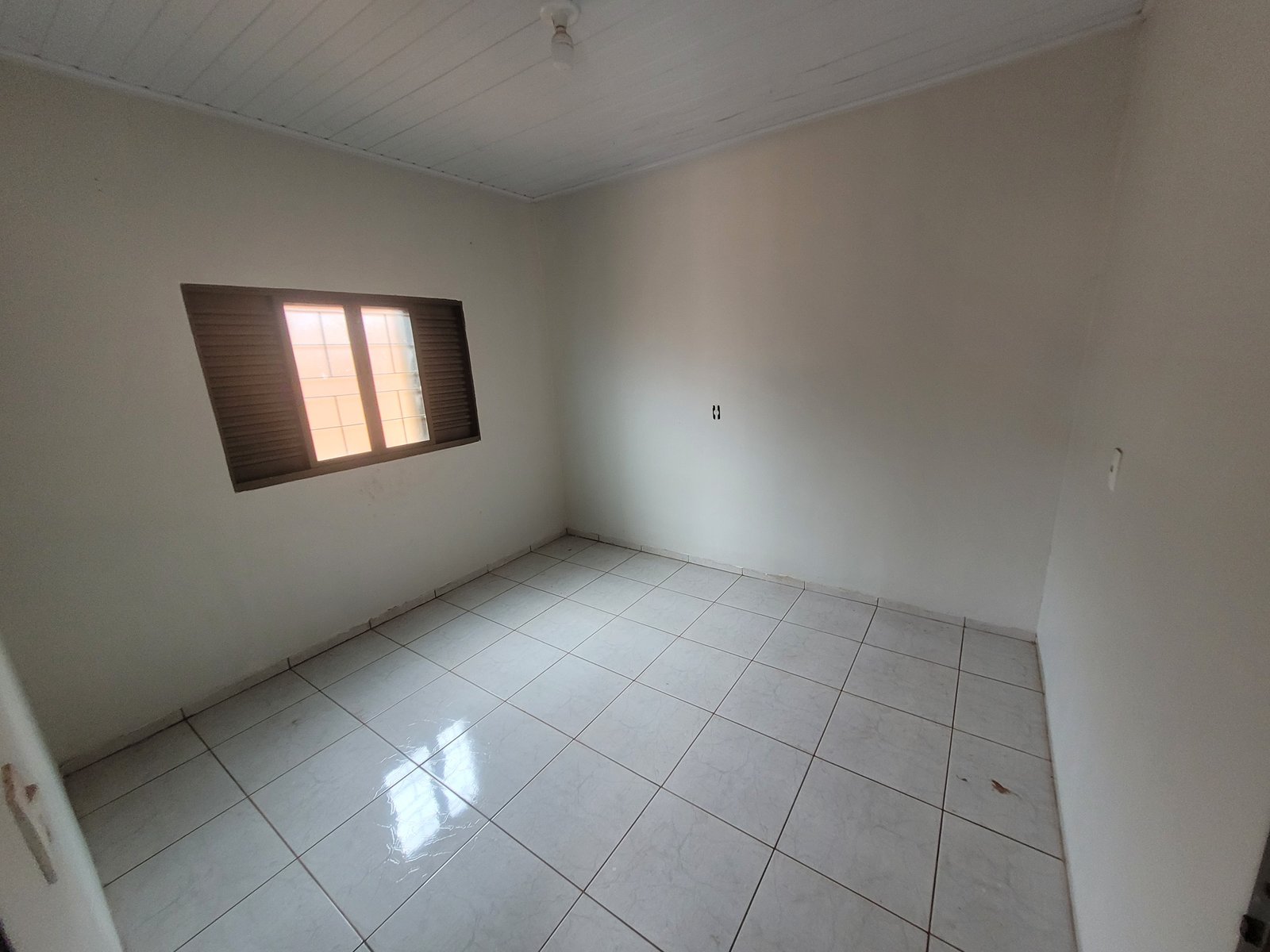 VENDE-SE 2 CASAS NO BAIRRO ALPHAVILLE