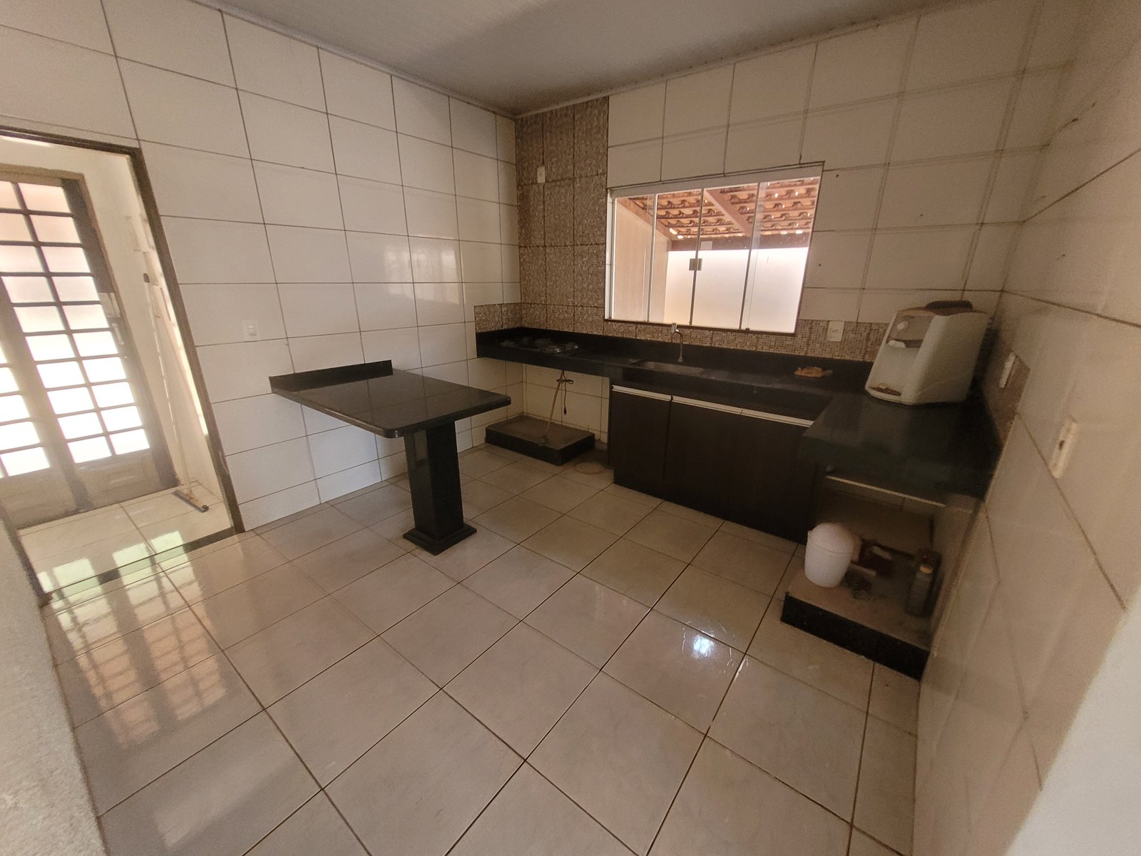 VENDE-SE 2 CASAS NO BAIRRO ALPHAVILLE