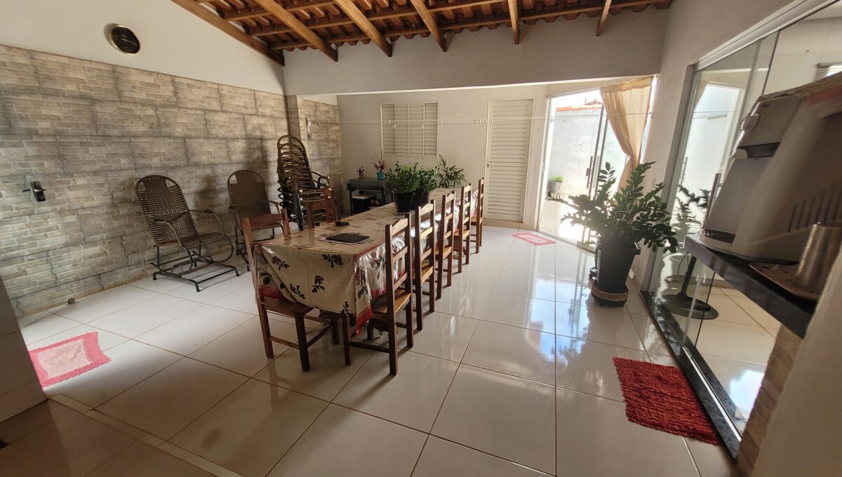 CASA-VITORIA-350MIL- RUA JERONIMO (13)