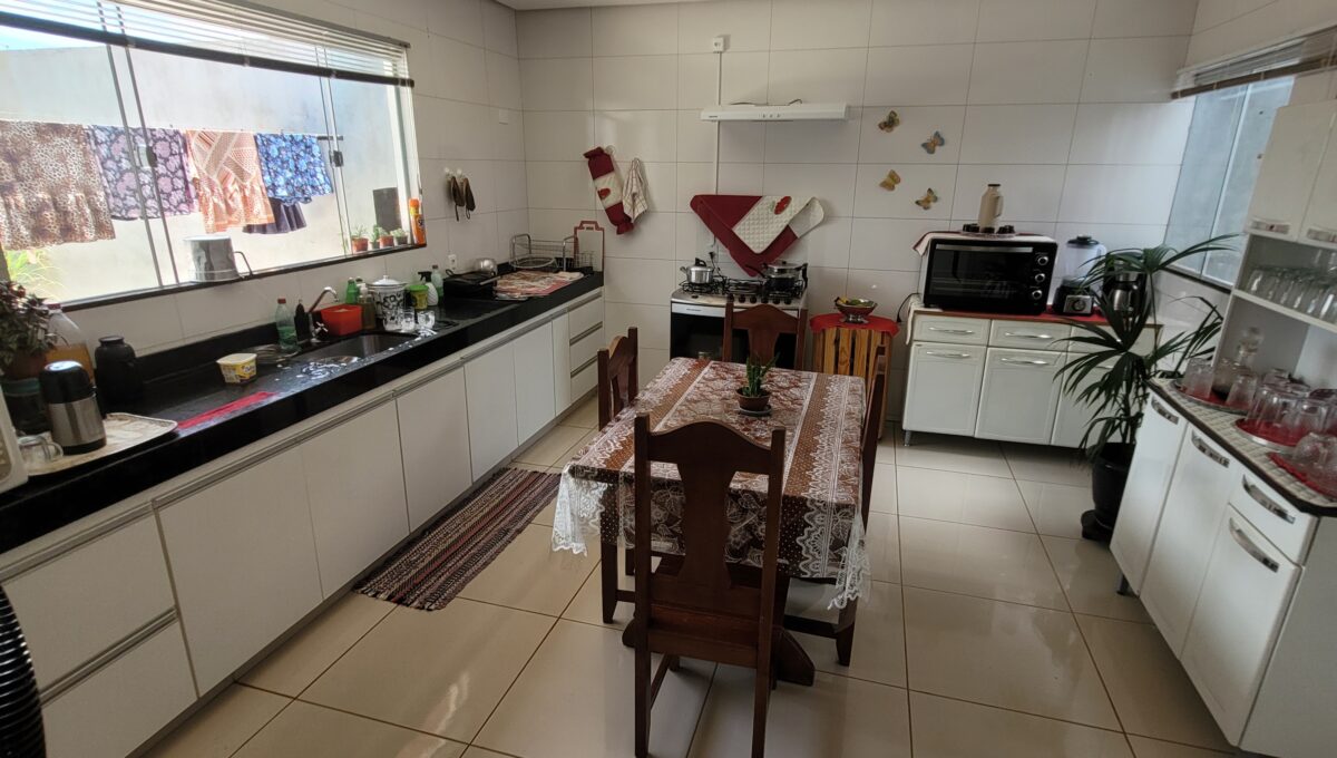 CASA-VITORIA-350MIL- RUA JERONIMO (15)
