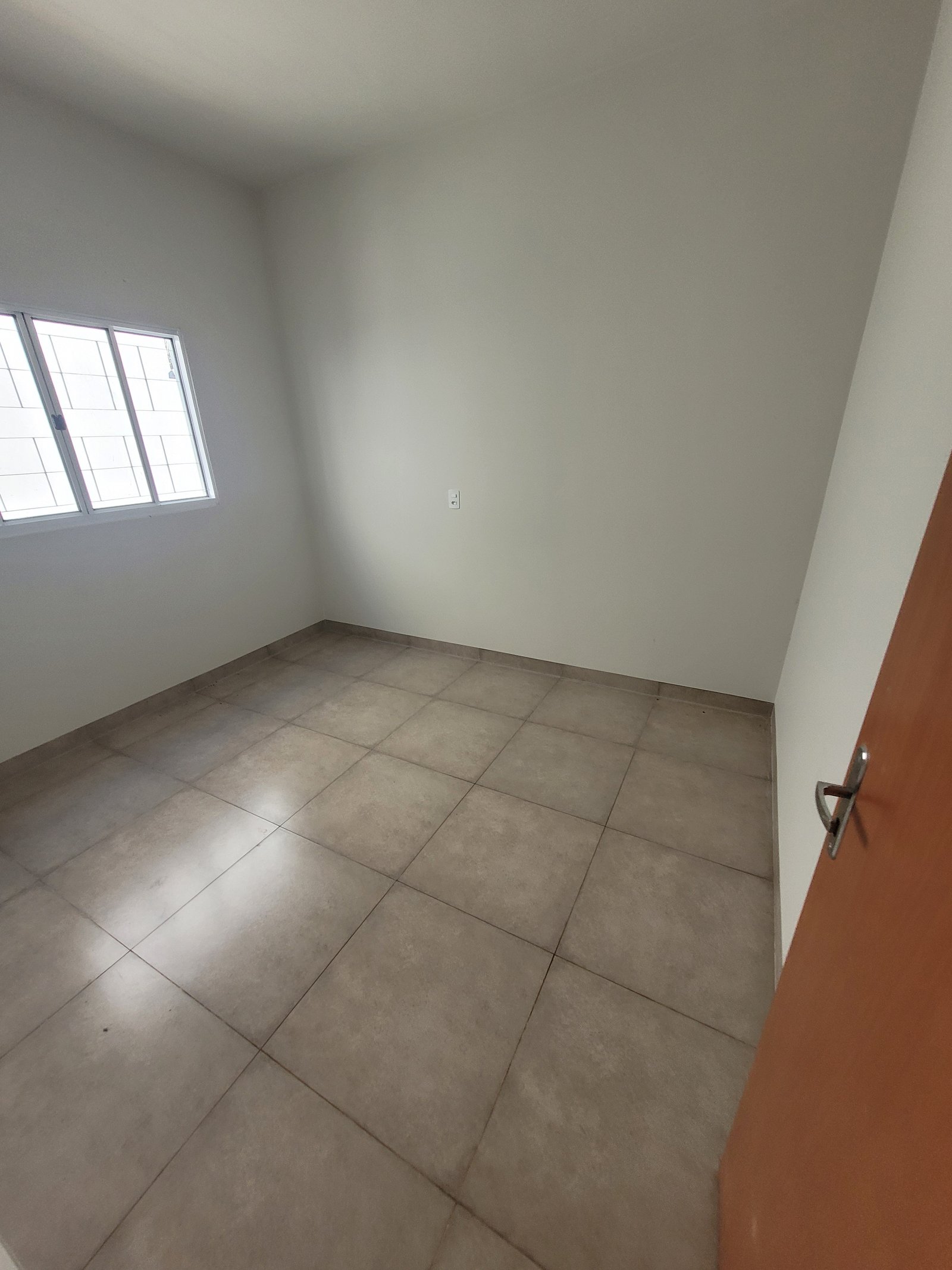 VENDE-SE CASA NO CENTRO/BAIRRO CADEIA.