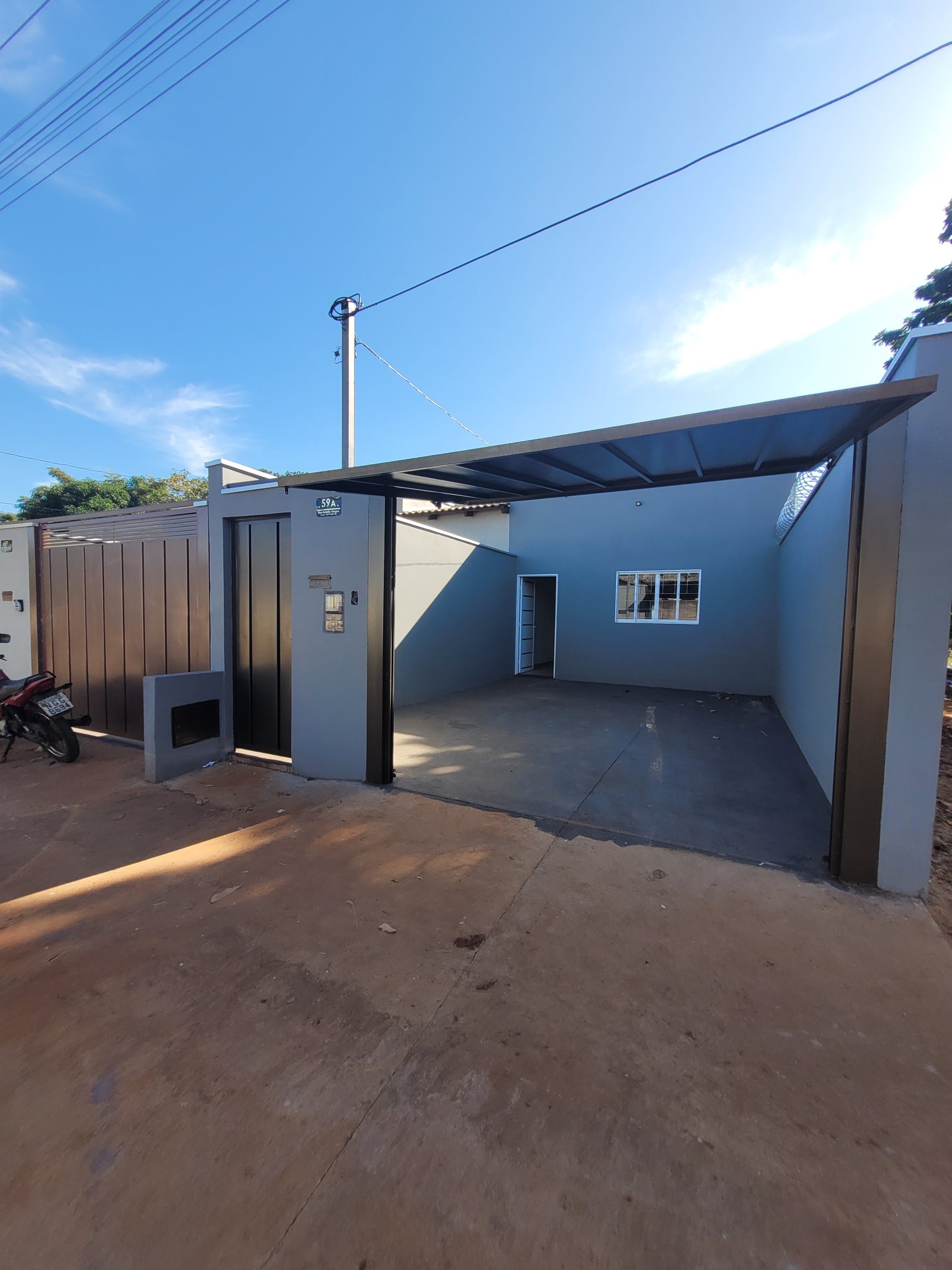 VENDE-SE CASA NO CENTRO/BAIRRO CADEIA.