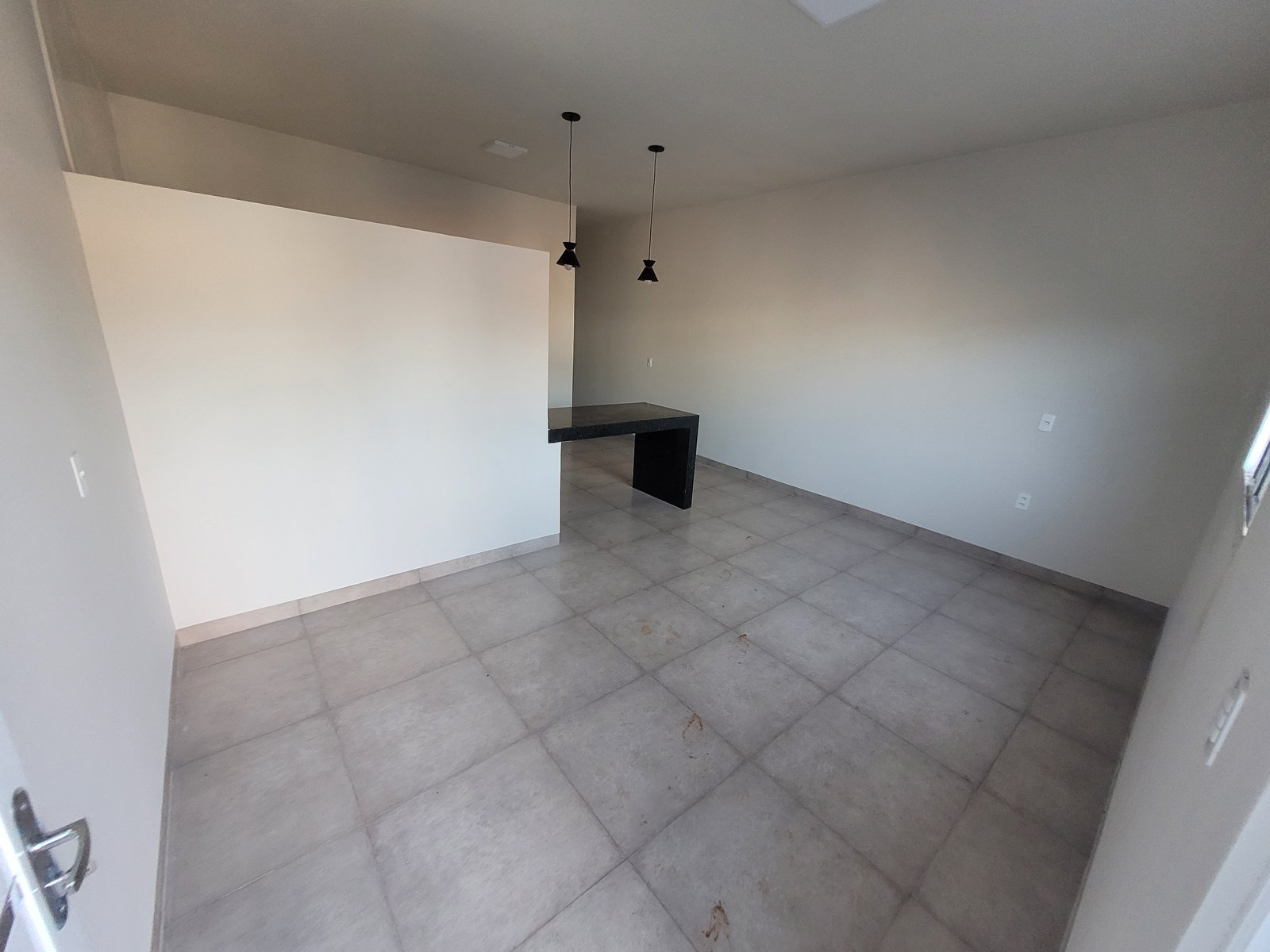 VENDE-SE CASA NO CENTRO/BAIRRO CADEIA.