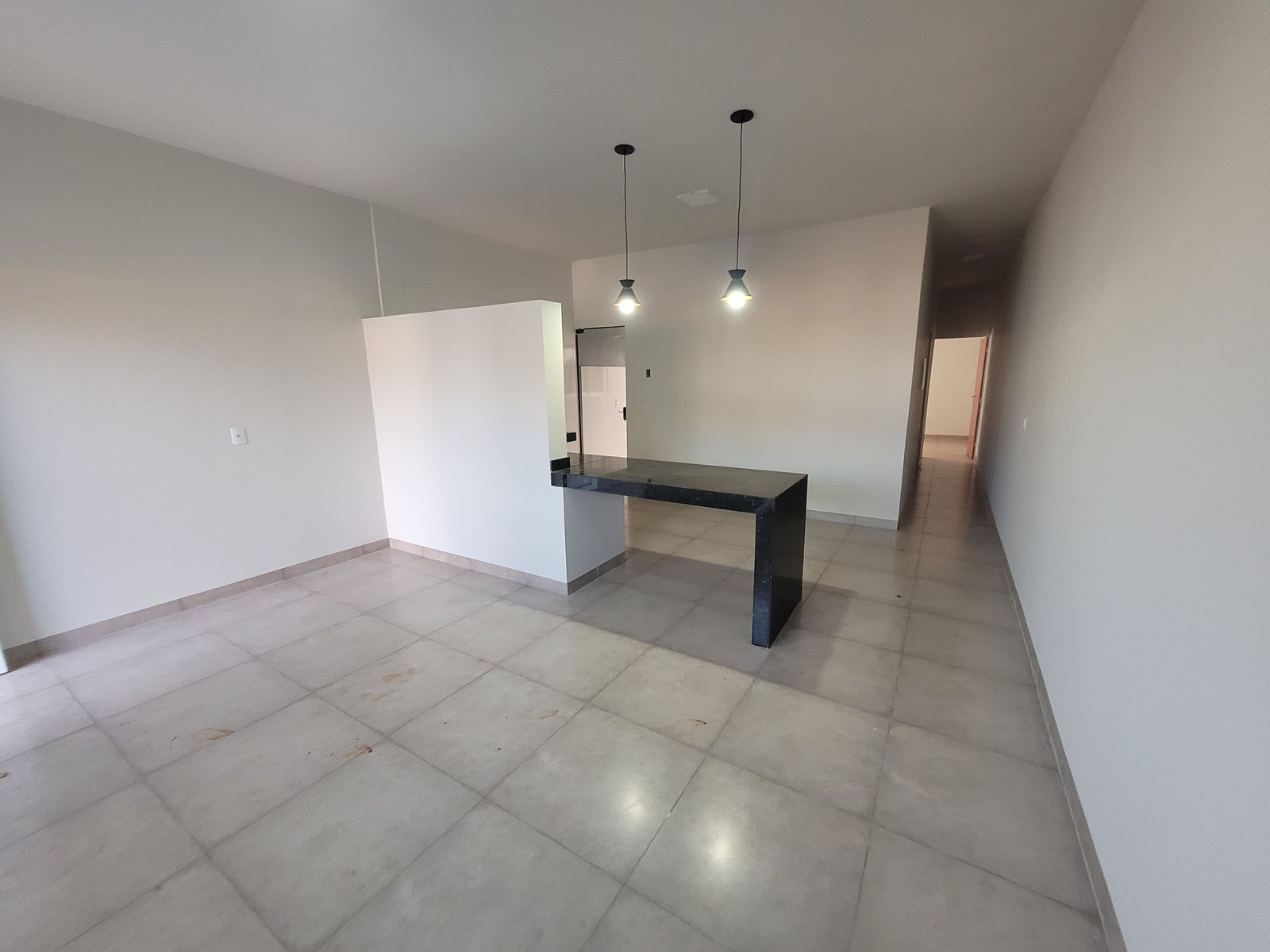 VENDE-SE CASA NO CENTRO/BAIRRO CADEIA.