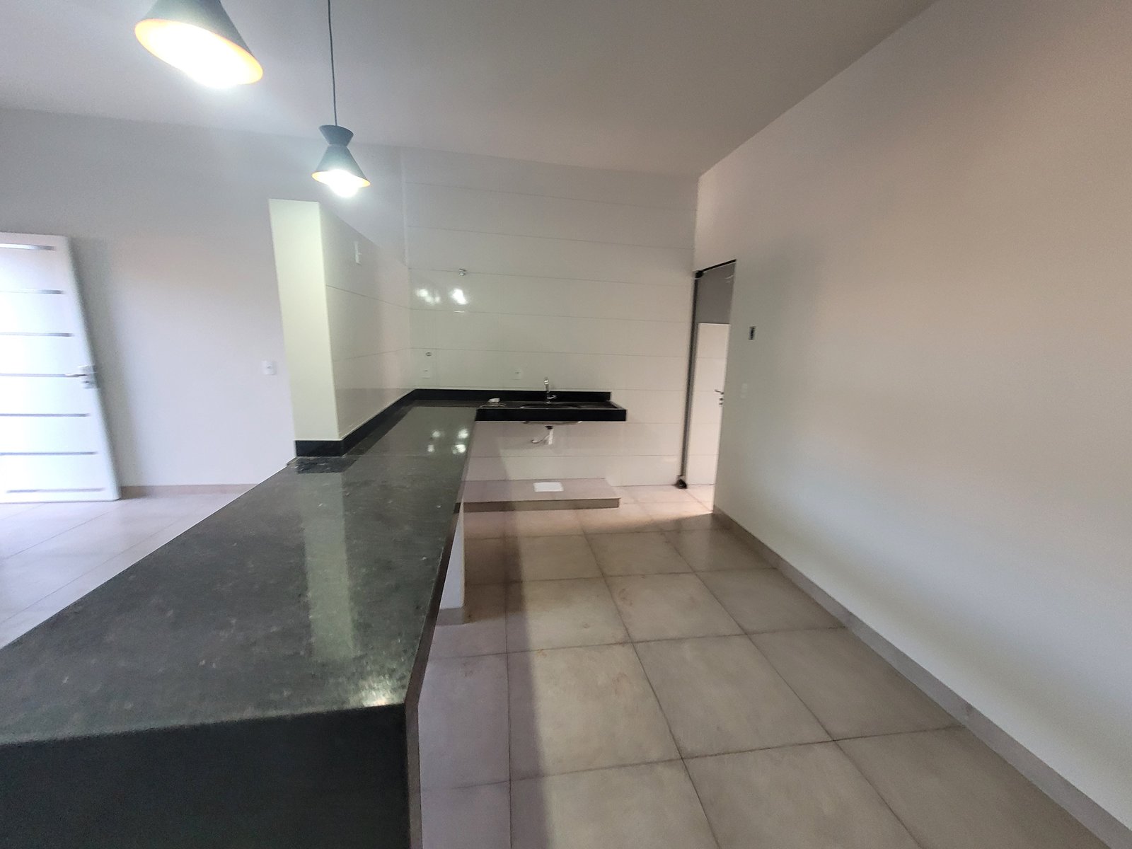 VENDE-SE CASA NO CENTRO/BAIRRO CADEIA.