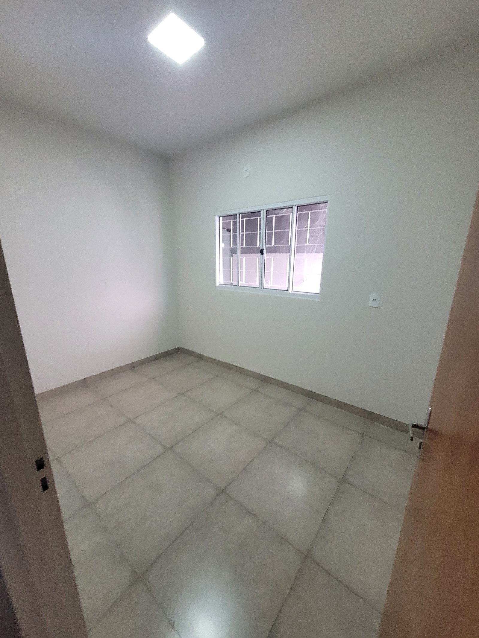 VENDE-SE CASA NO CENTRO/BAIRRO CADEIA.