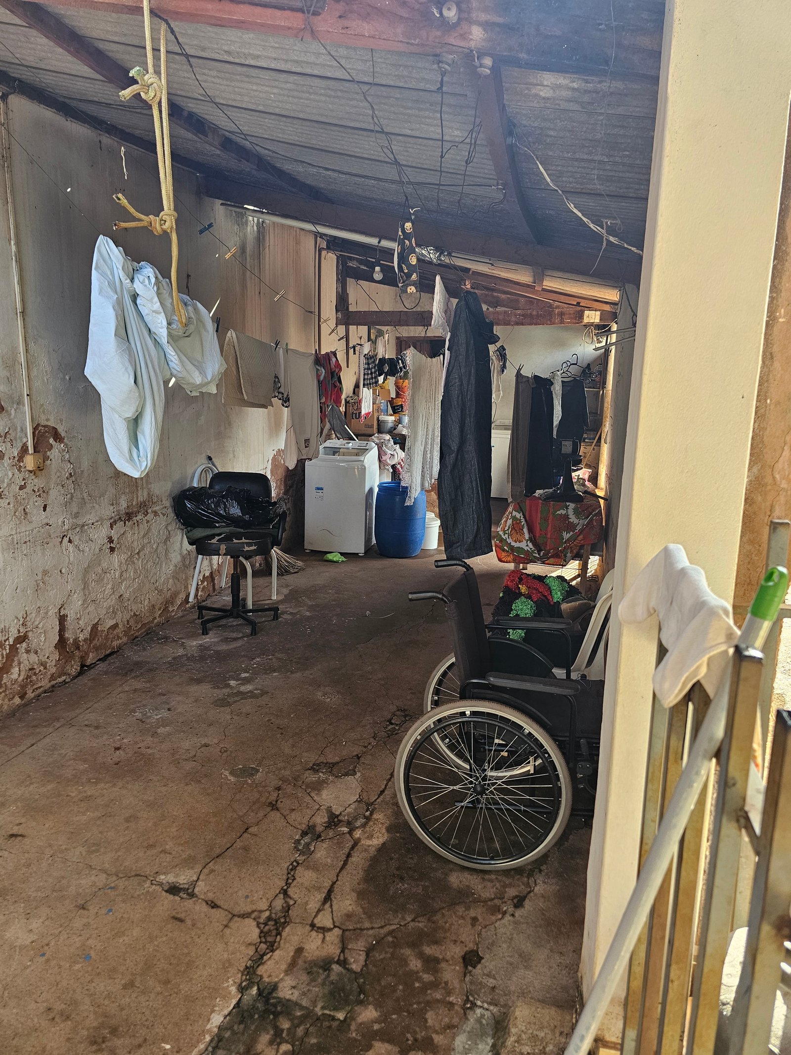 VENDE-SE CASA NO CENTRO PRÓXIMO DA FAQUI.