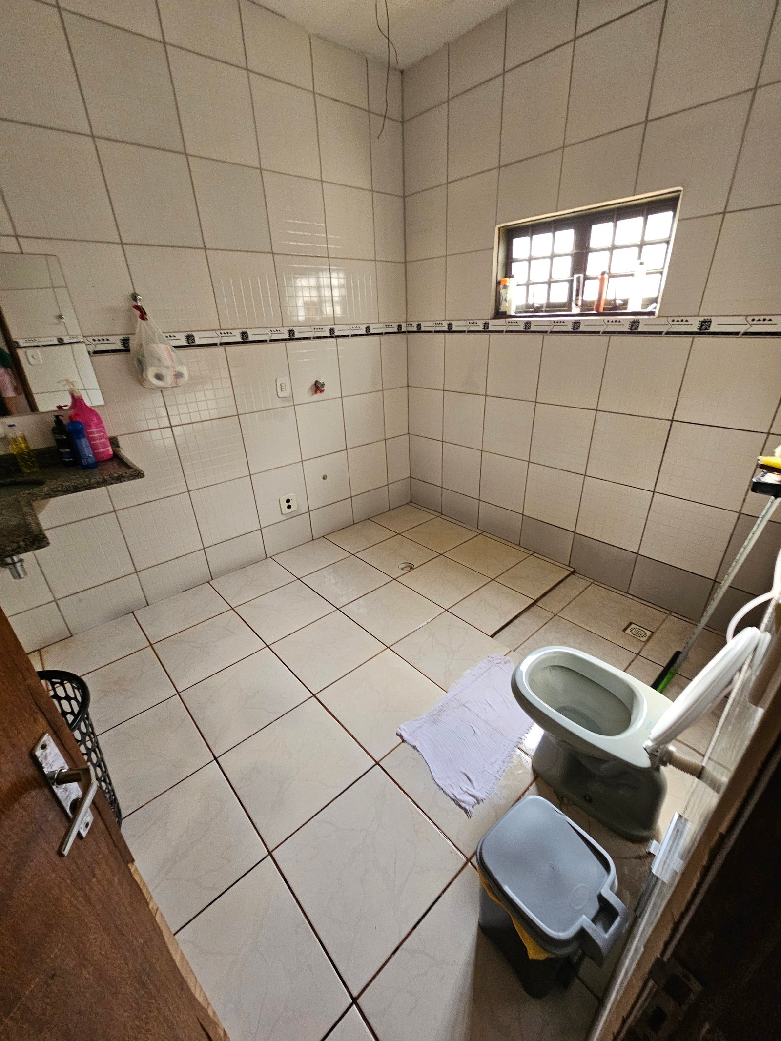 VENDE-SE CASA NO CENTRO PRÓXIMO DA FAQUI.