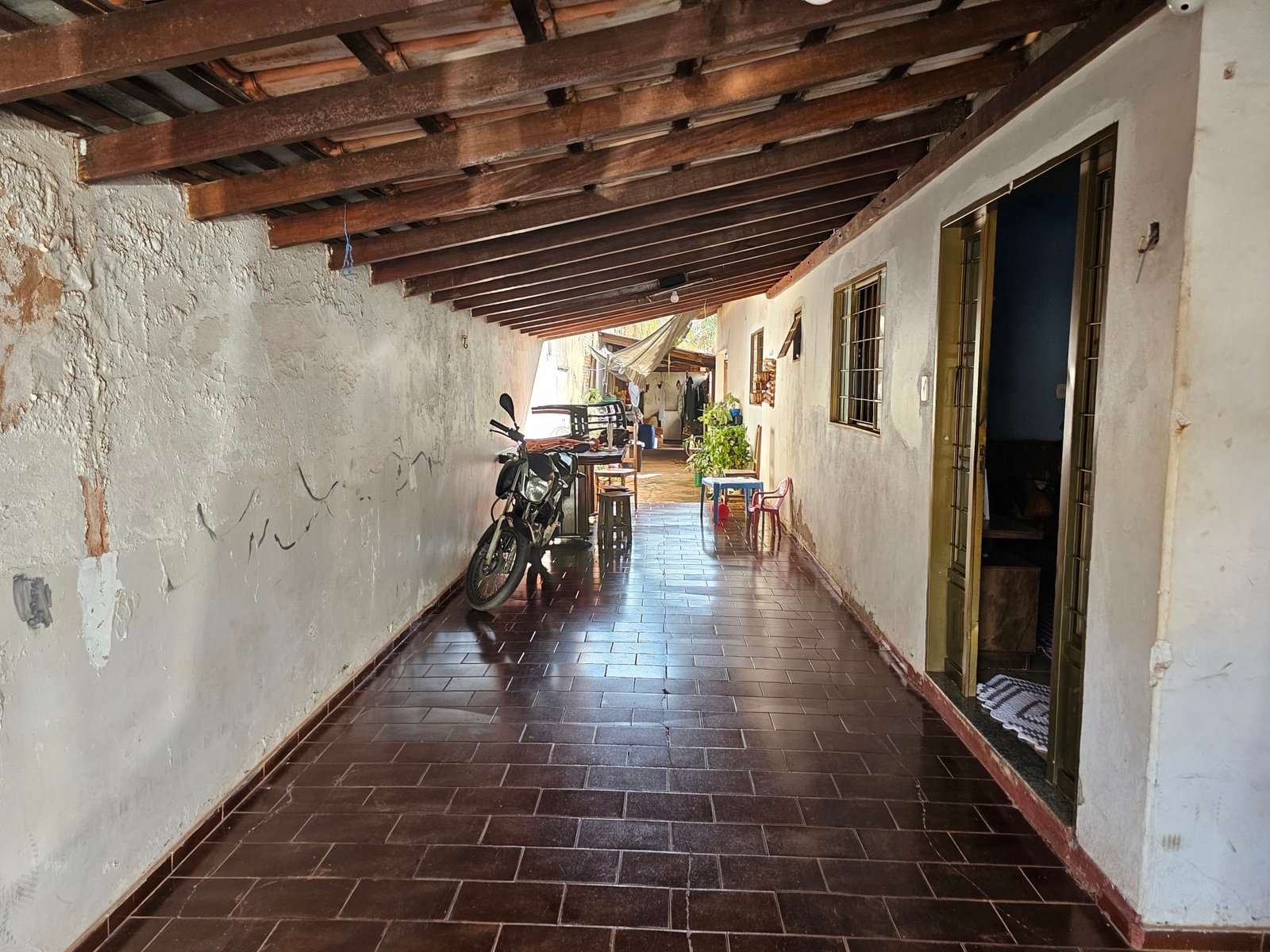 VENDE-SE CASA NO CENTRO PRÓXIMO DA FAQUI.