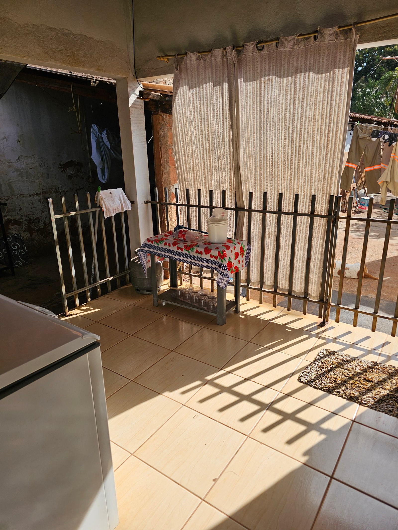 VENDE-SE CASA NO CENTRO PRÓXIMO DA FAQUI.