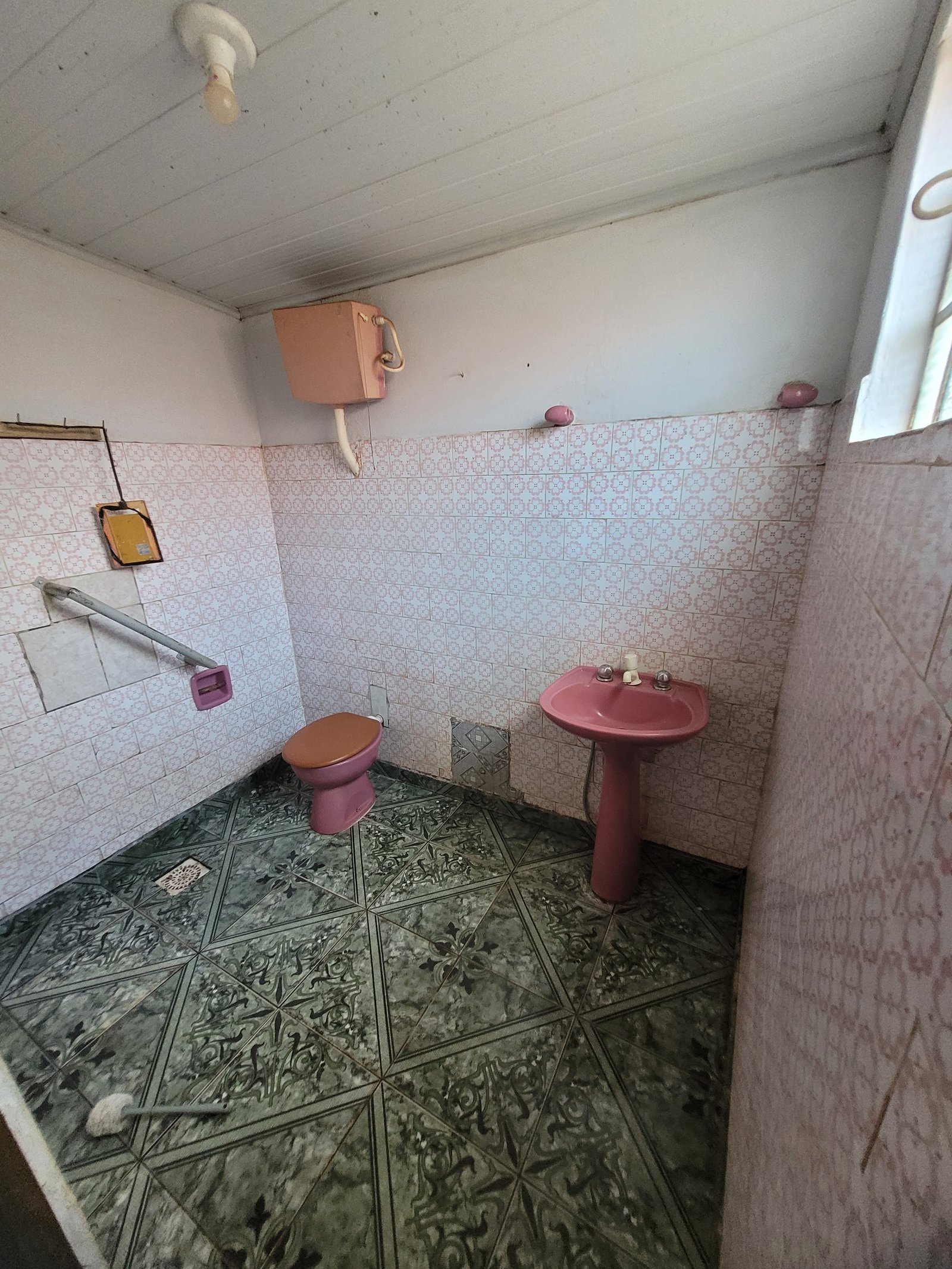 VENDE-SE CASAS NO BAIRRO MUNICIPAL