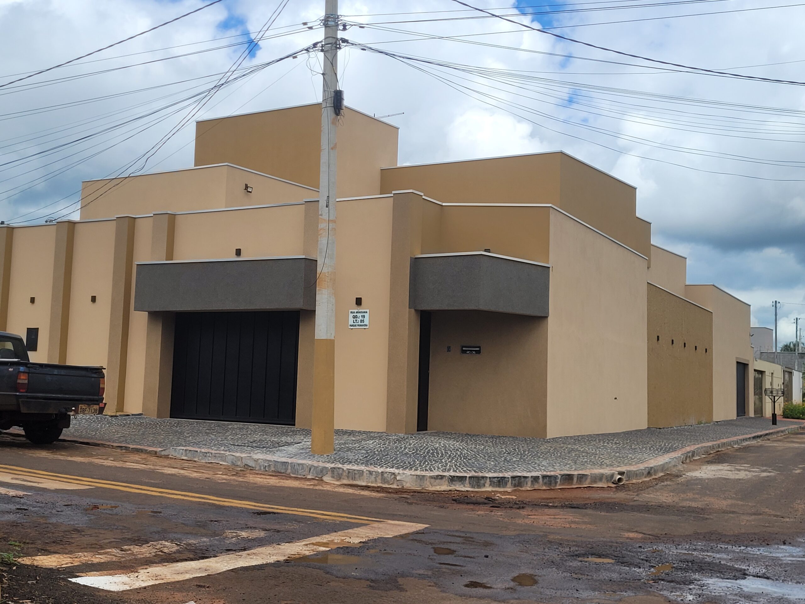 VENDE-SE CASA PRÓXIMO AO CLUBE ELDORADO – BAIRRO PRIMAVERA.