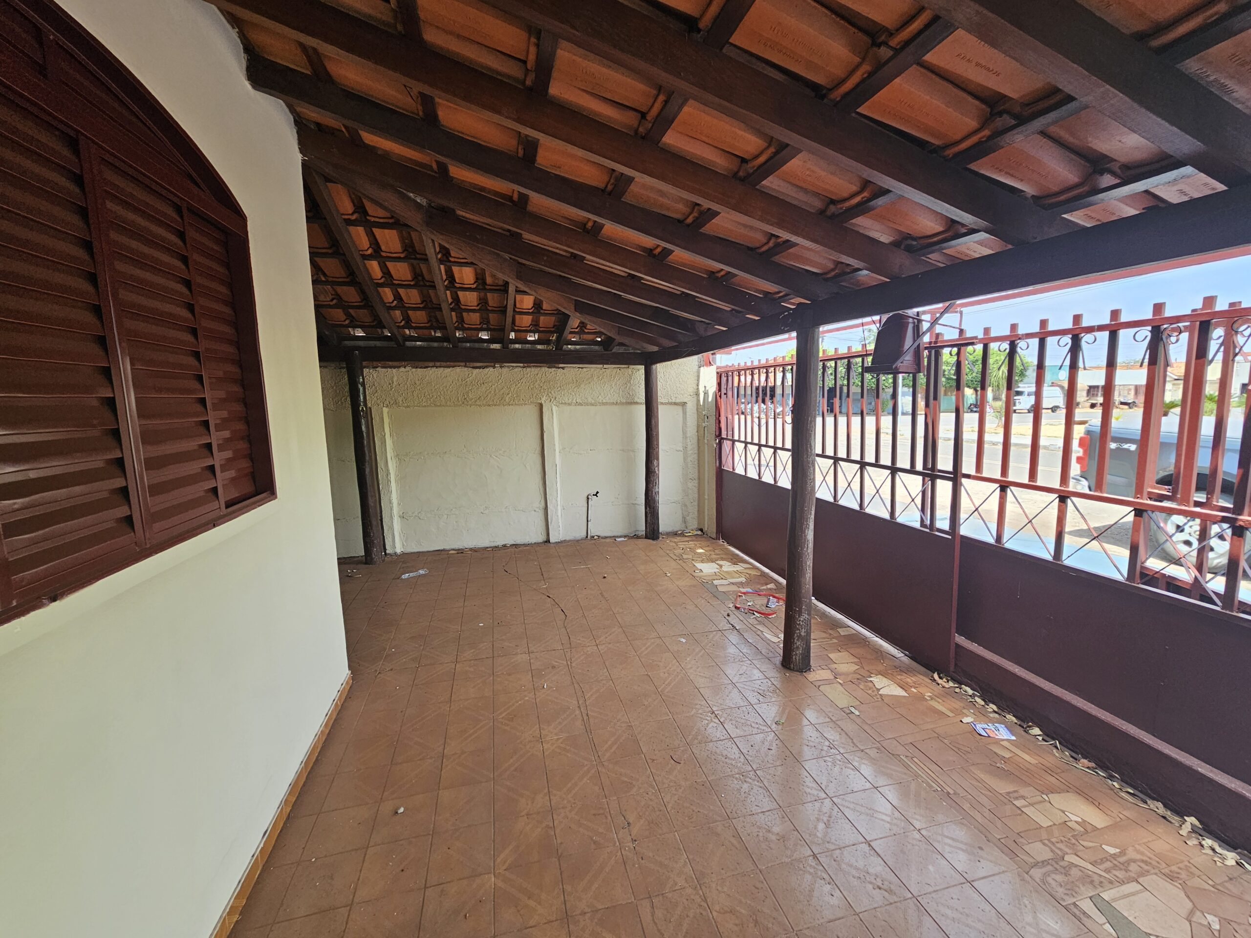 VENDE-SE 2 CASAS NO CENTRO – EM FRENTE O CMEI MARCONZINHO – 260 MIL REAIS