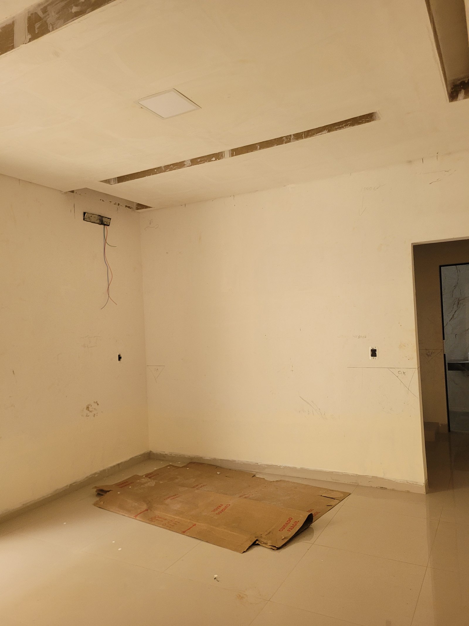 VENDE-SE CASA PRÓXIMO AO CLUBE ELDORADO – BAIRRO PRIMAVERA.