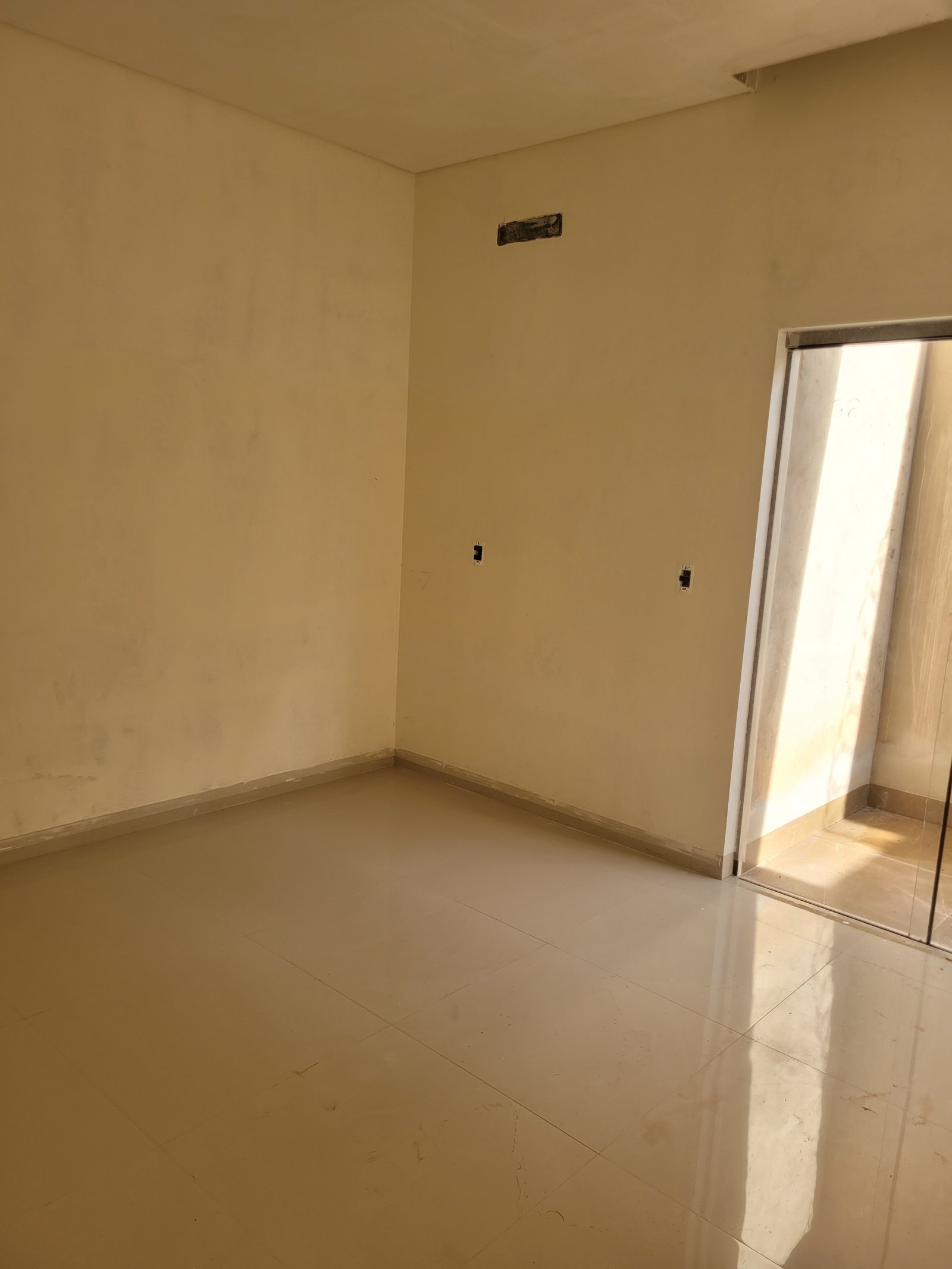 VENDE-SE CASA PRÓXIMO AO CLUBE ELDORADO – BAIRRO PRIMAVERA.