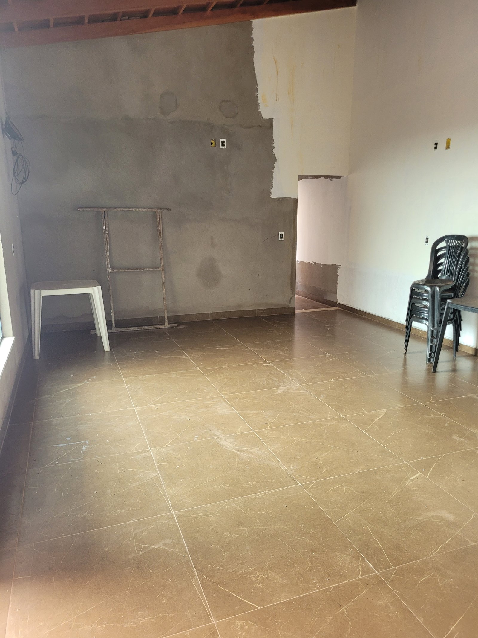 VENDE-SE CASA PRÓXIMO AO CLUBE ELDORADO – BAIRRO PRIMAVERA.