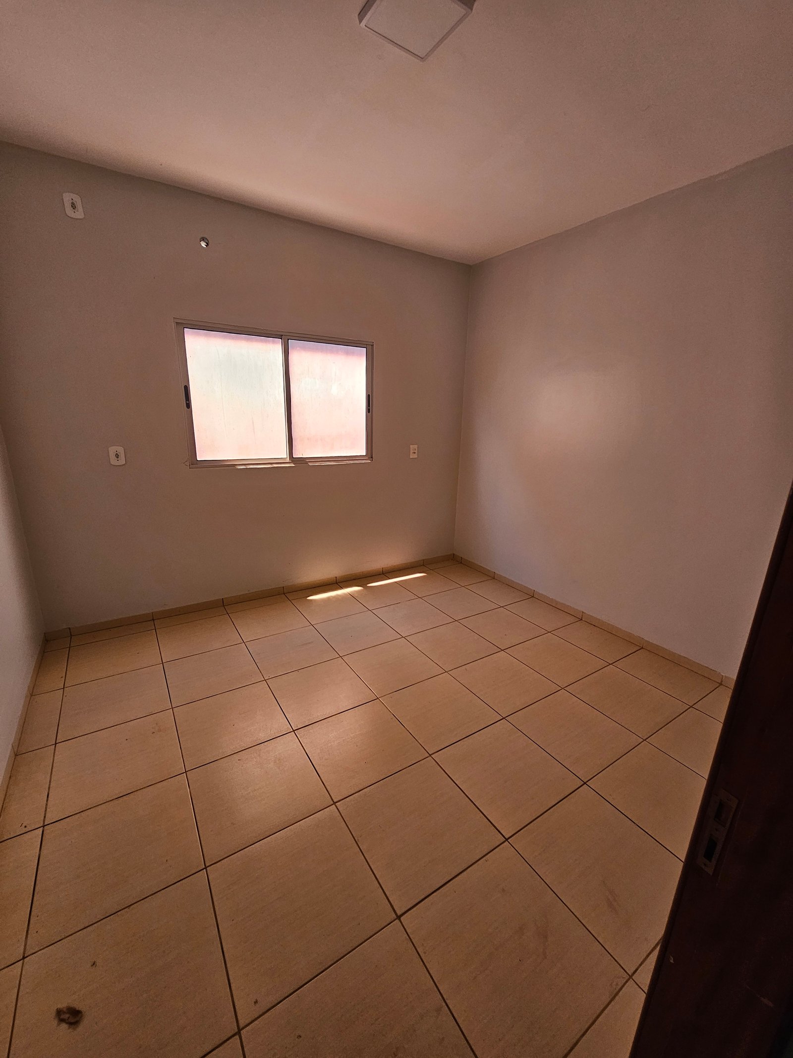 VENDE-SE CASA PRÓXIMO AO CLUBE ELDORADO – BAIRRO MORADA DO SOL.