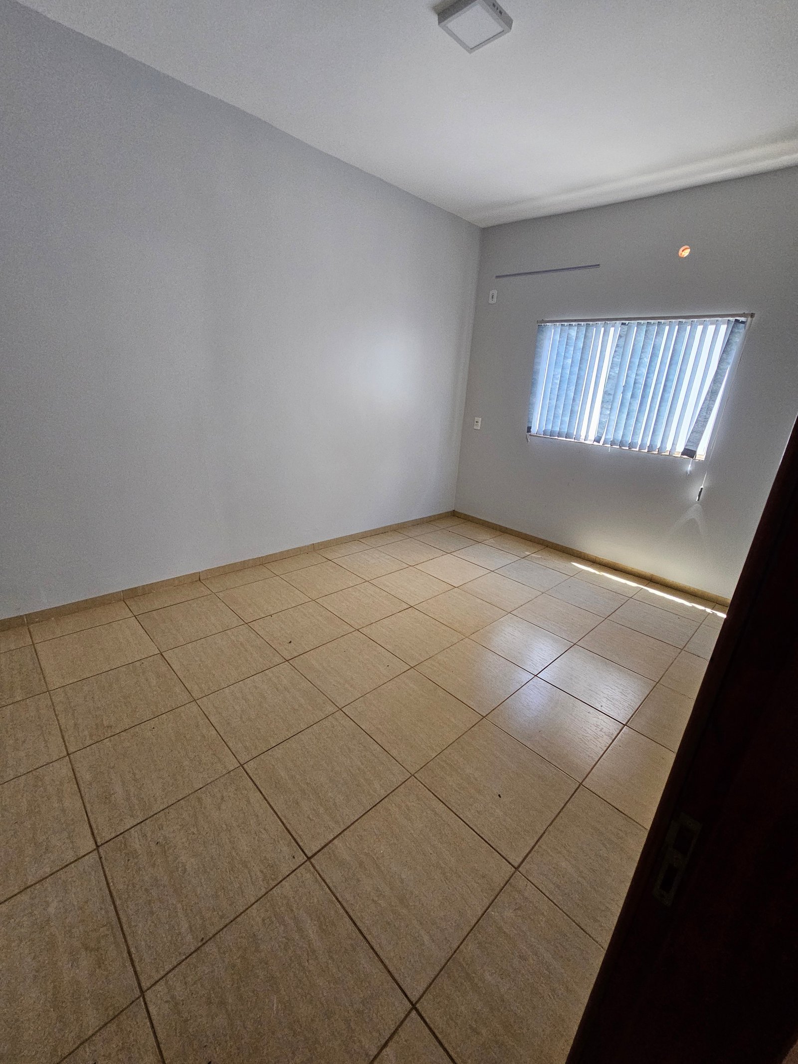 VENDE-SE CASA PRÓXIMO AO CLUBE ELDORADO – BAIRRO MORADA DO SOL.