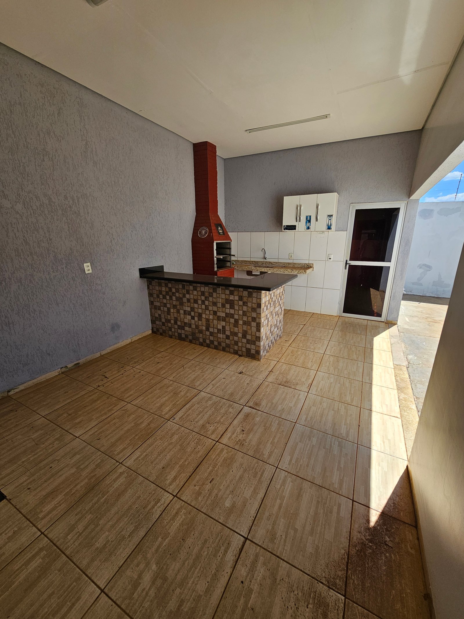 VENDE-SE CASA PRÓXIMO AO CLUBE ELDORADO – BAIRRO MORADA DO SOL.