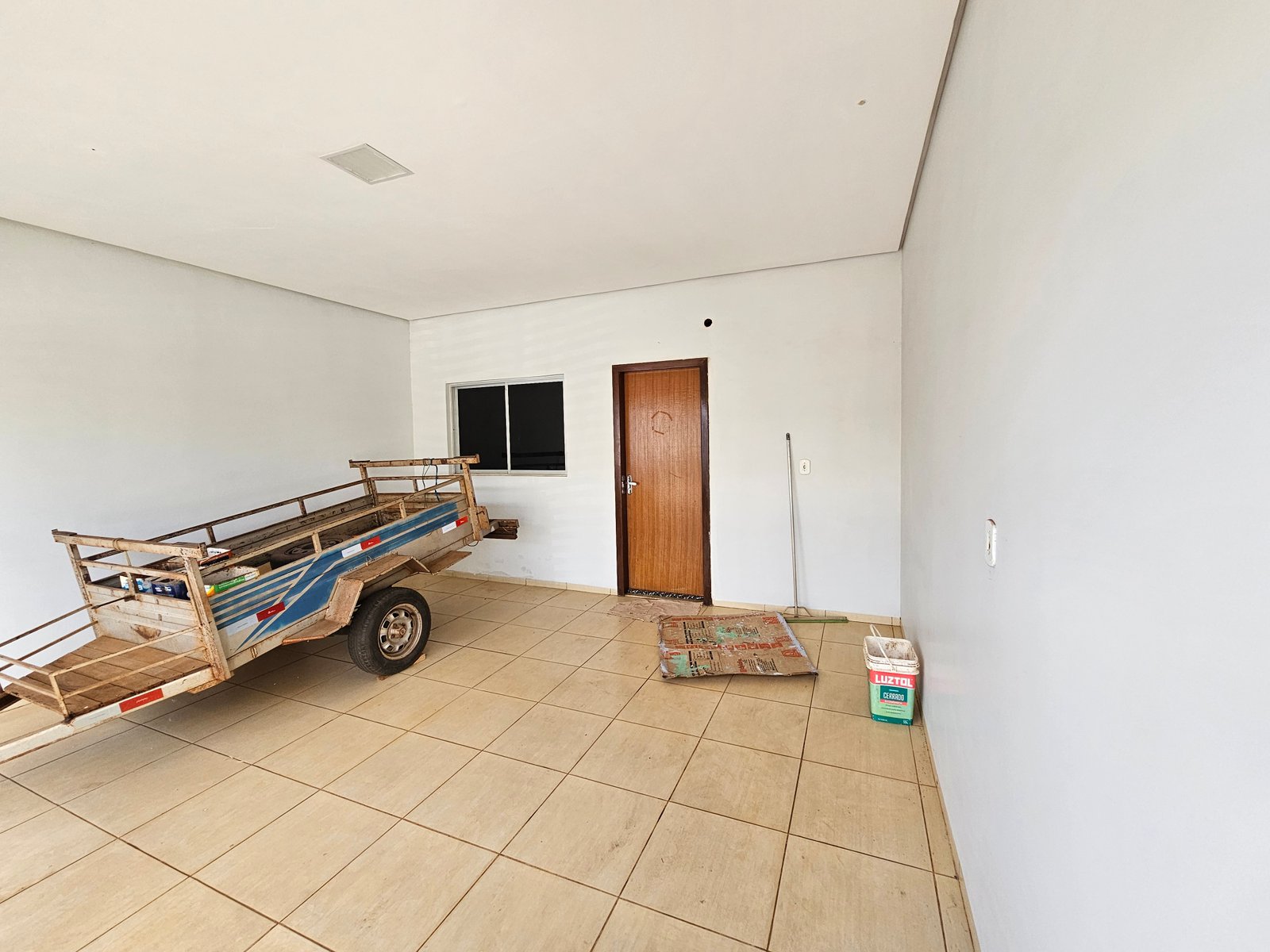 VENDE-SE CASA PRÓXIMO AO CLUBE ELDORADO – BAIRRO MORADA DO SOL.