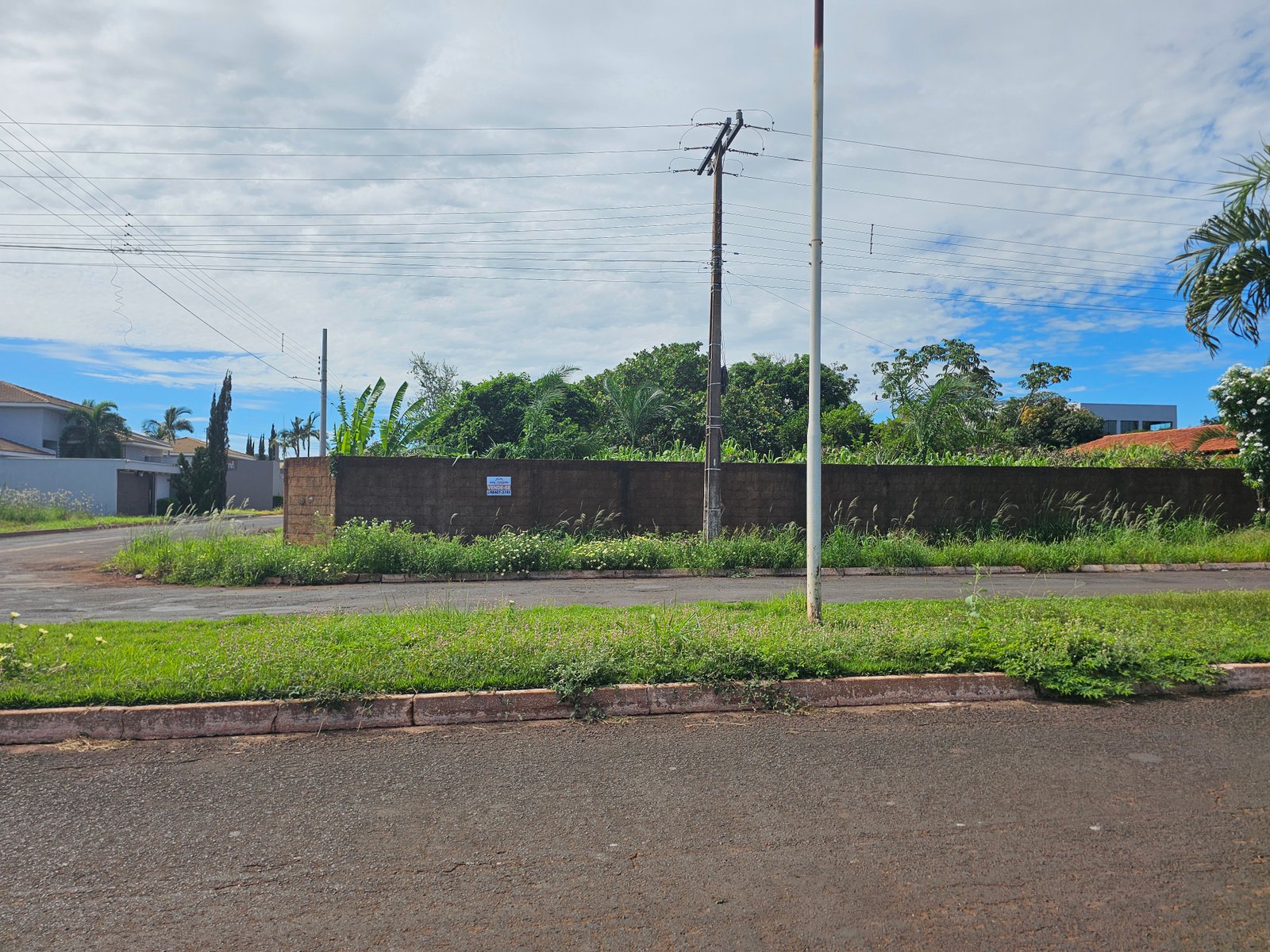 VENDE-SE TERRENOS NO JARDIM PRIMAVERA.