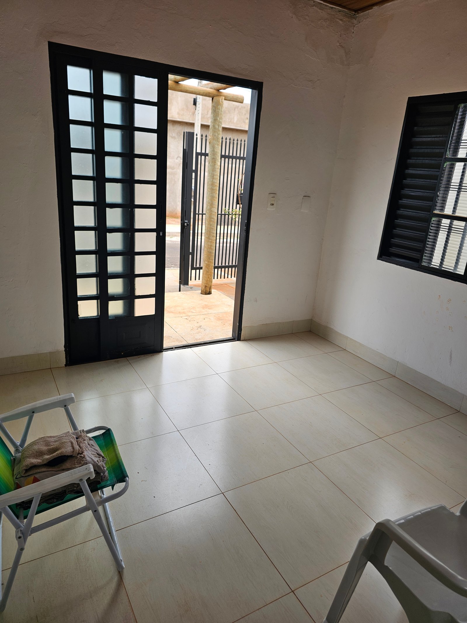 VENDE-SE 2 CASAS NO BAIRRO JARDIM BOM PASTOR.