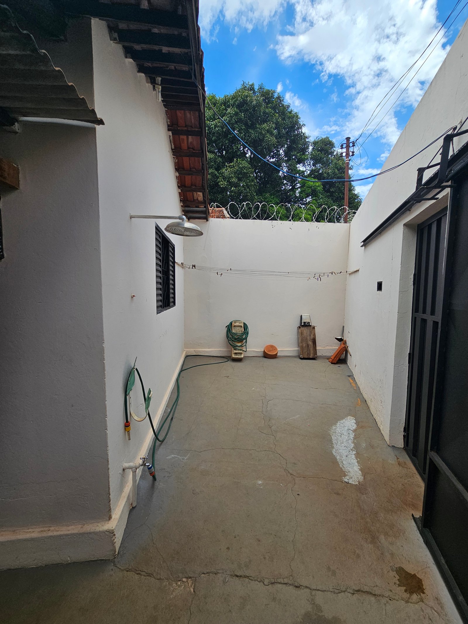 VENDE-SE 2 CASAS NO BAIRRO JARDIM BOM PASTOR.