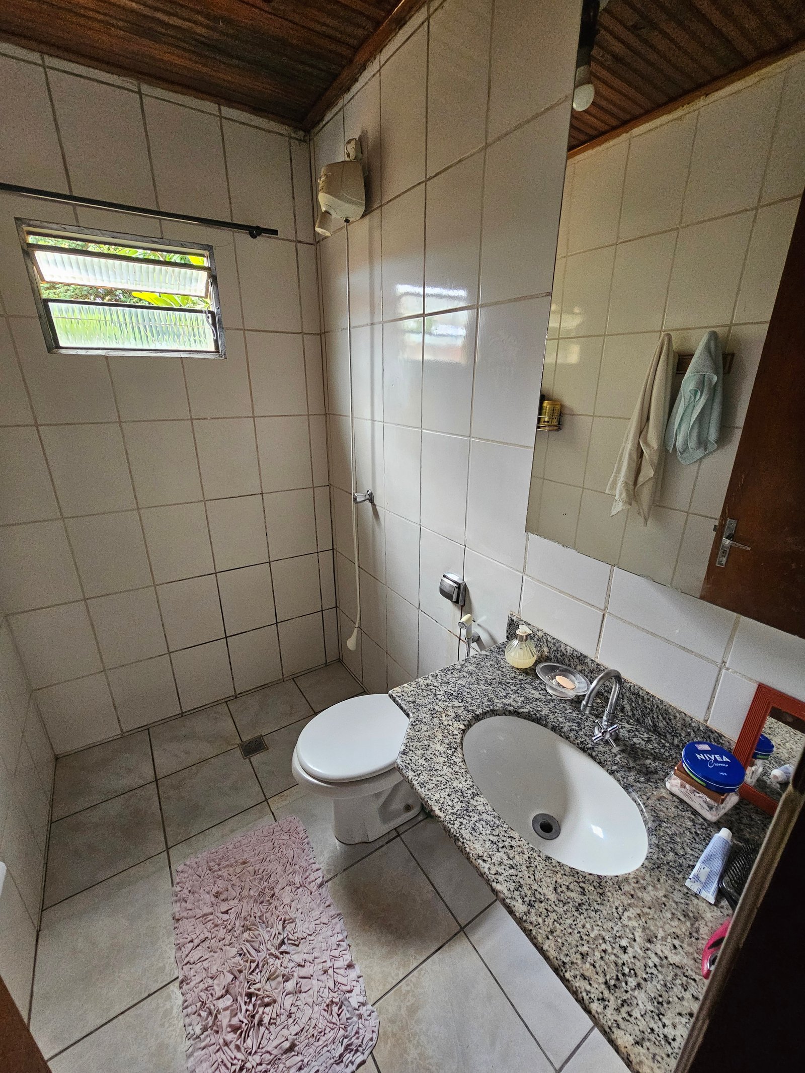 VENDE-SE 2 CASAS NO BAIRRO JARDIM BOM PASTOR.