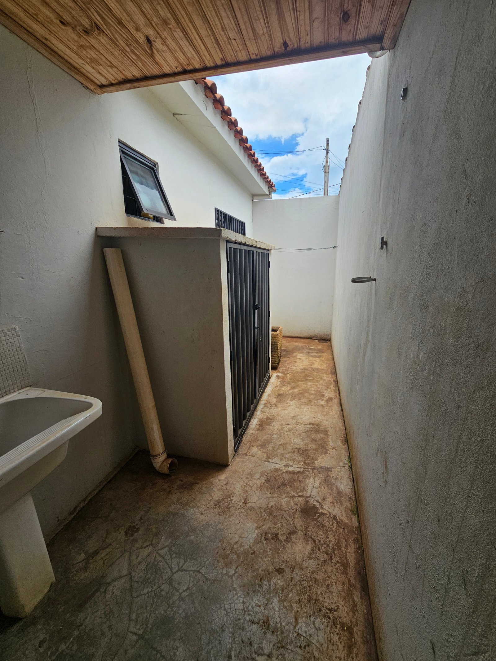 VENDE-SE 2 CASAS NO BAIRRO JARDIM BOM PASTOR.