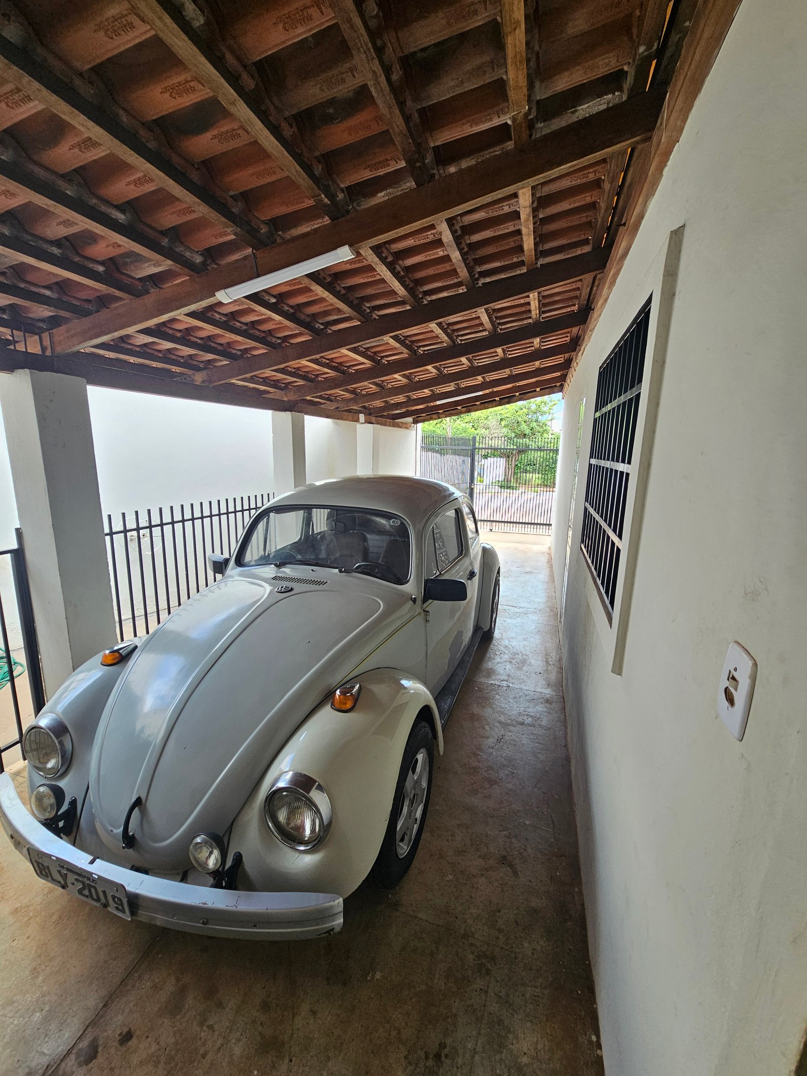 VENDE-SE 2 CASAS NO BAIRRO JARDIM BOM PASTOR.