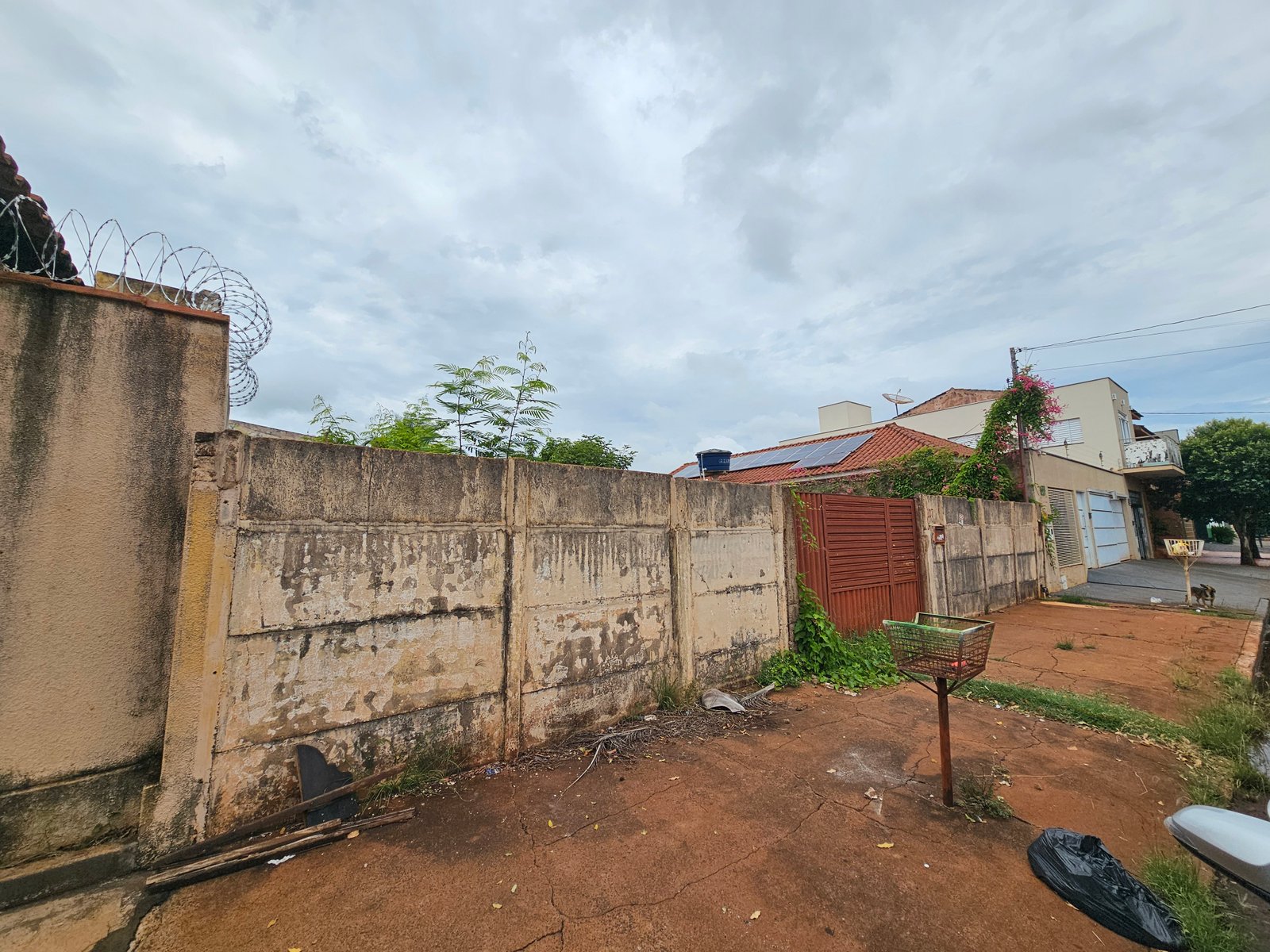 VENDE-SE TERRENO NO CENTRO – AV DOM PEDRO I.