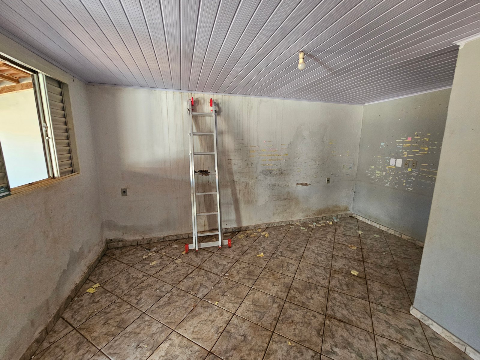 VENDE-SE CASA NA VILA PROMISSÃO
