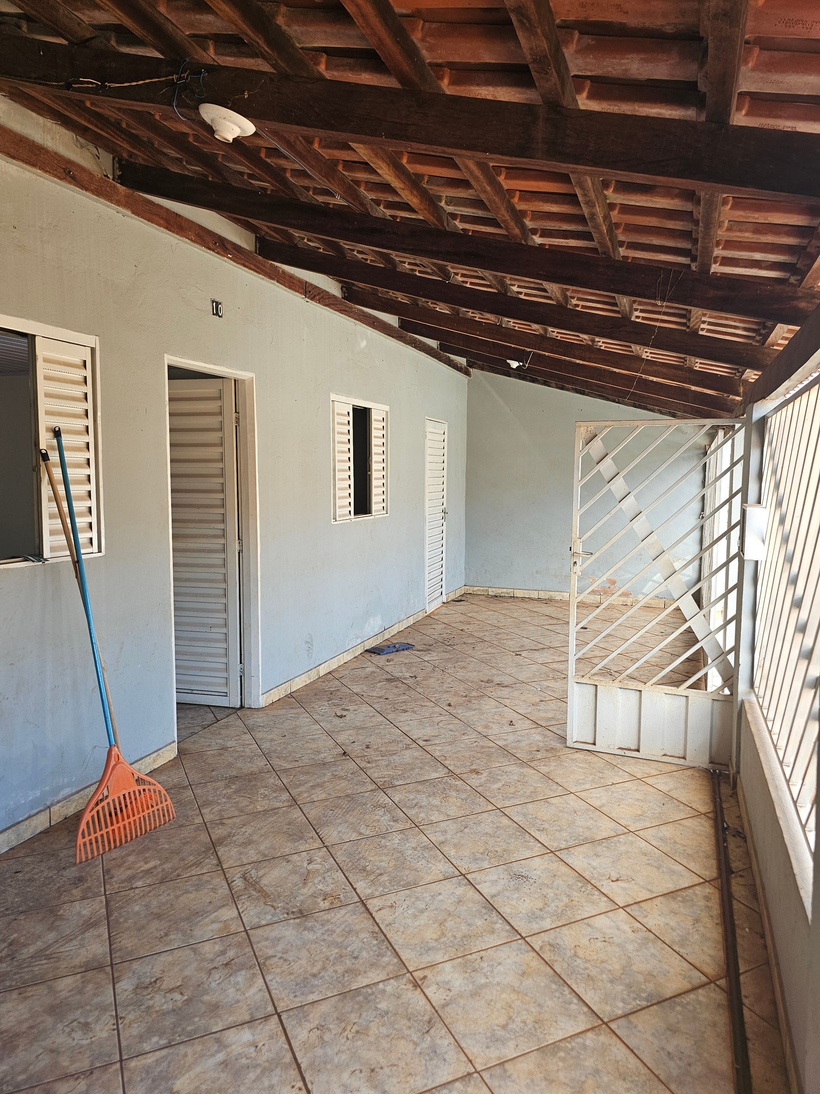 VENDE-SE CASA NA VILA PROMISSÃO