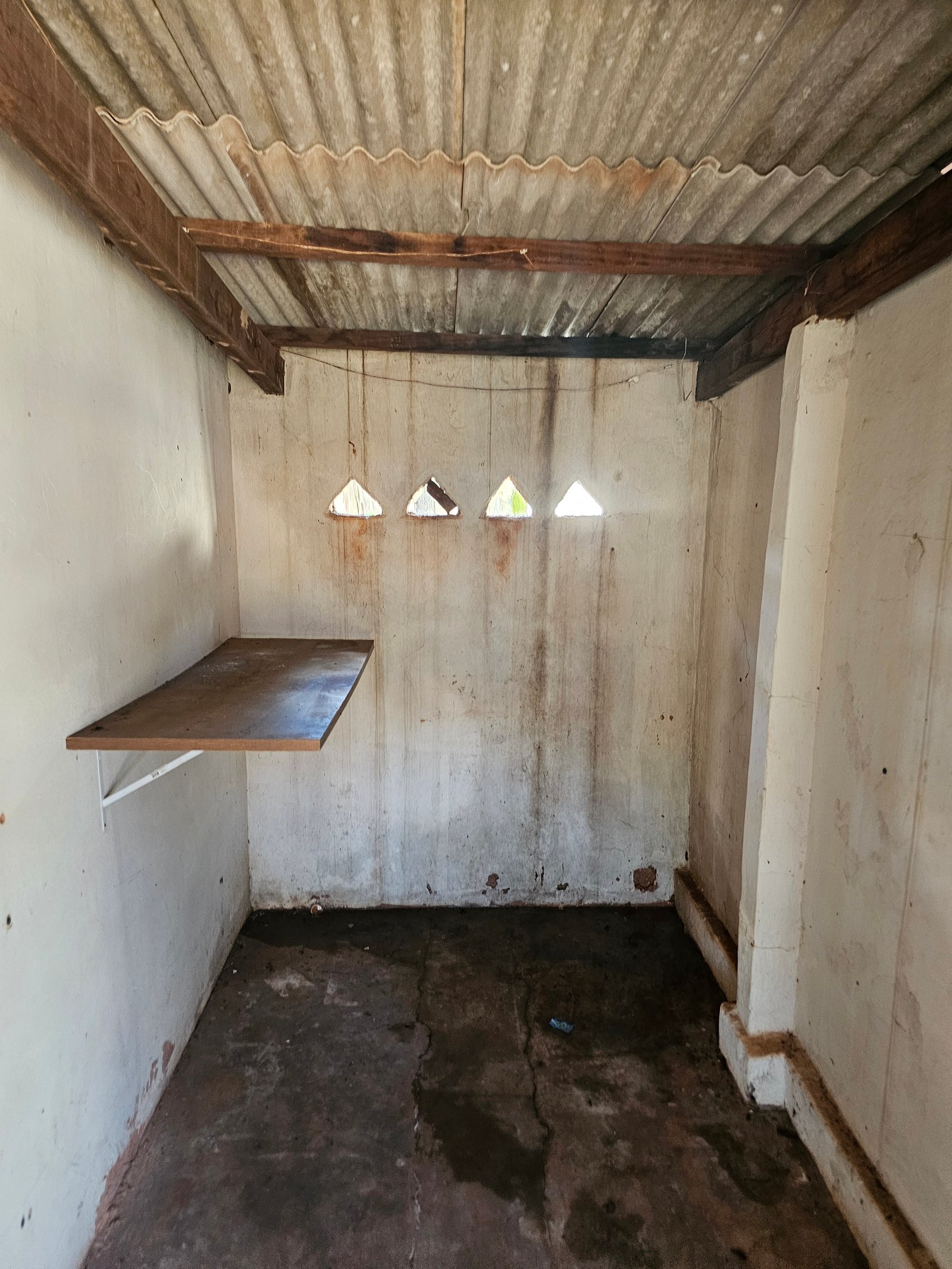 VENDE-SE CASA NA VILA PROMISSÃO