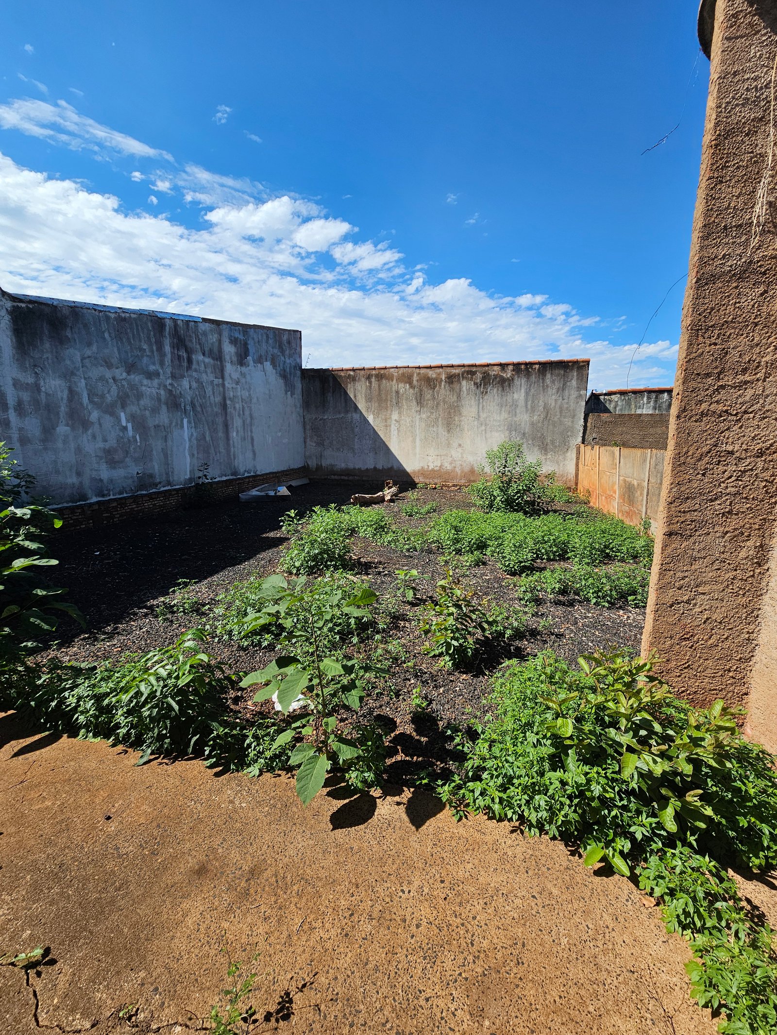 VENDE-SE CASA NO CENTRO – PRÓXIMO DA PREFEITURA