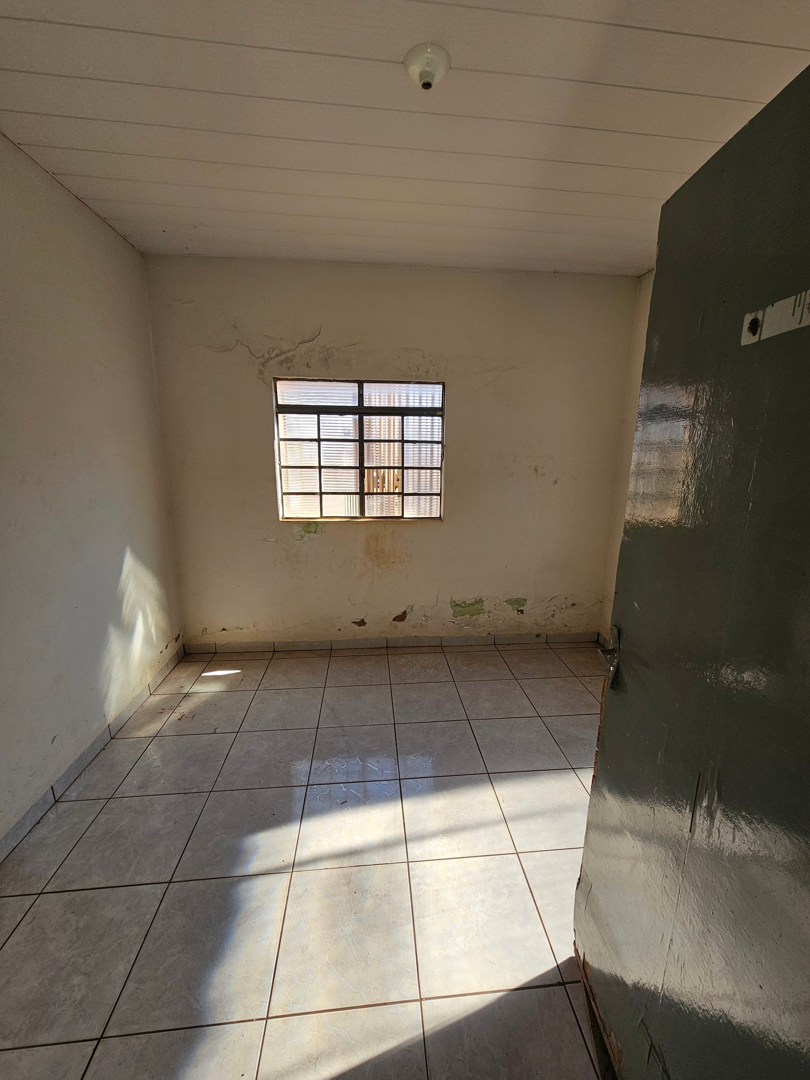 VENDE-SE CASA NO CENTRO – PRÓXIMO DA PREFEITURA