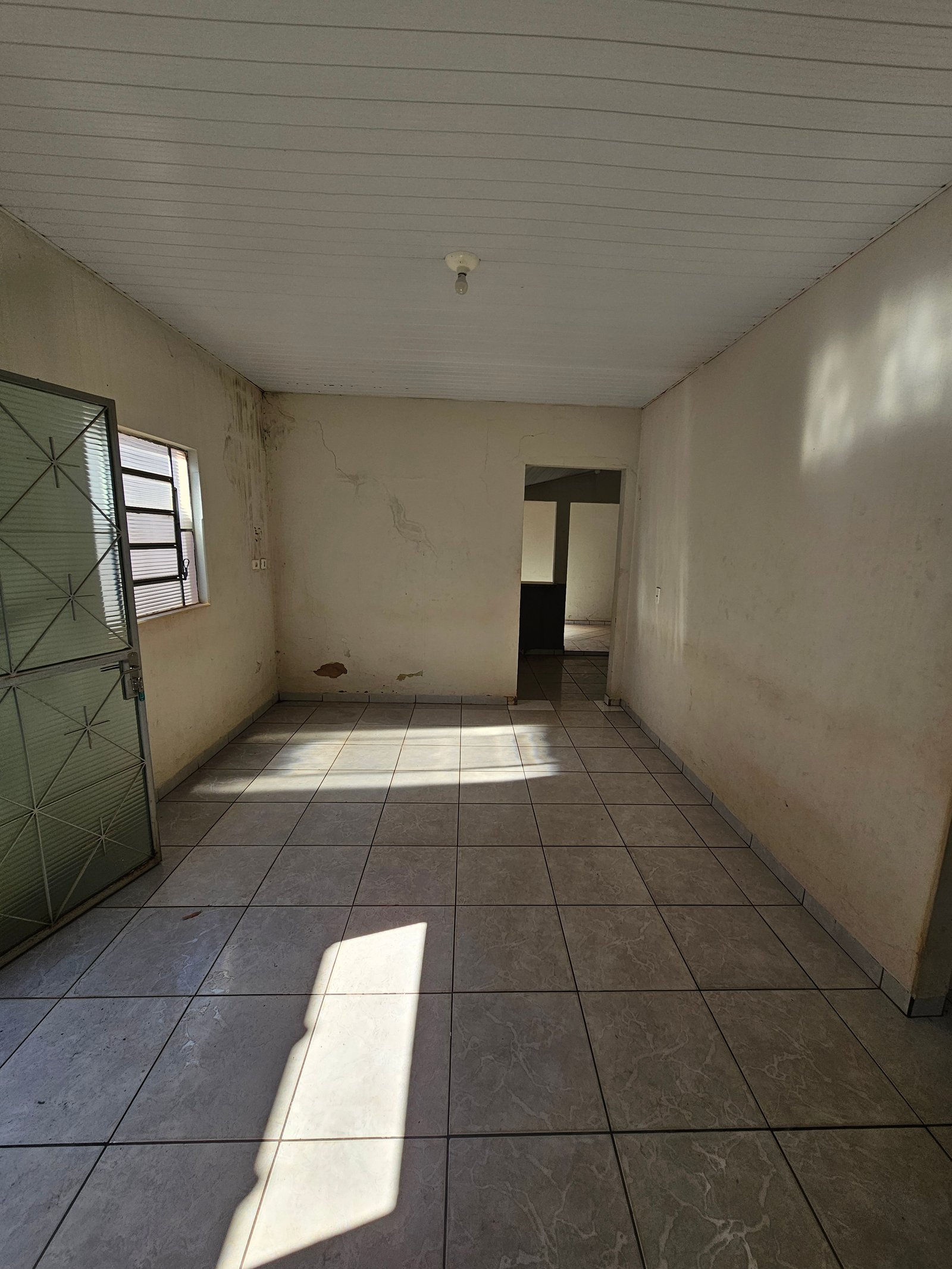 VENDE-SE CASA NO CENTRO – PRÓXIMO DA PREFEITURA