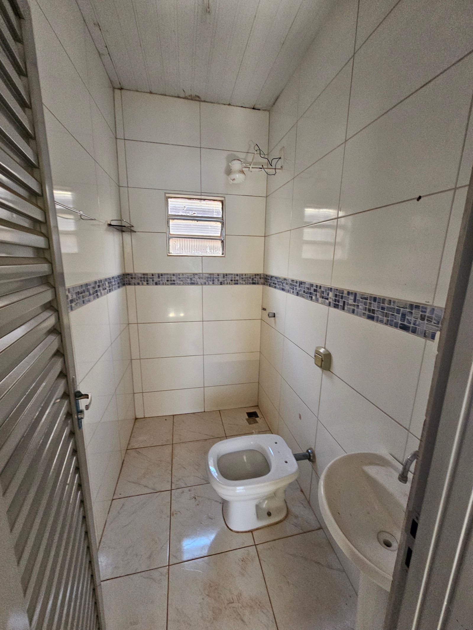VENDE-SE CASA NO CENTRO – PRÓXIMO DA PREFEITURA