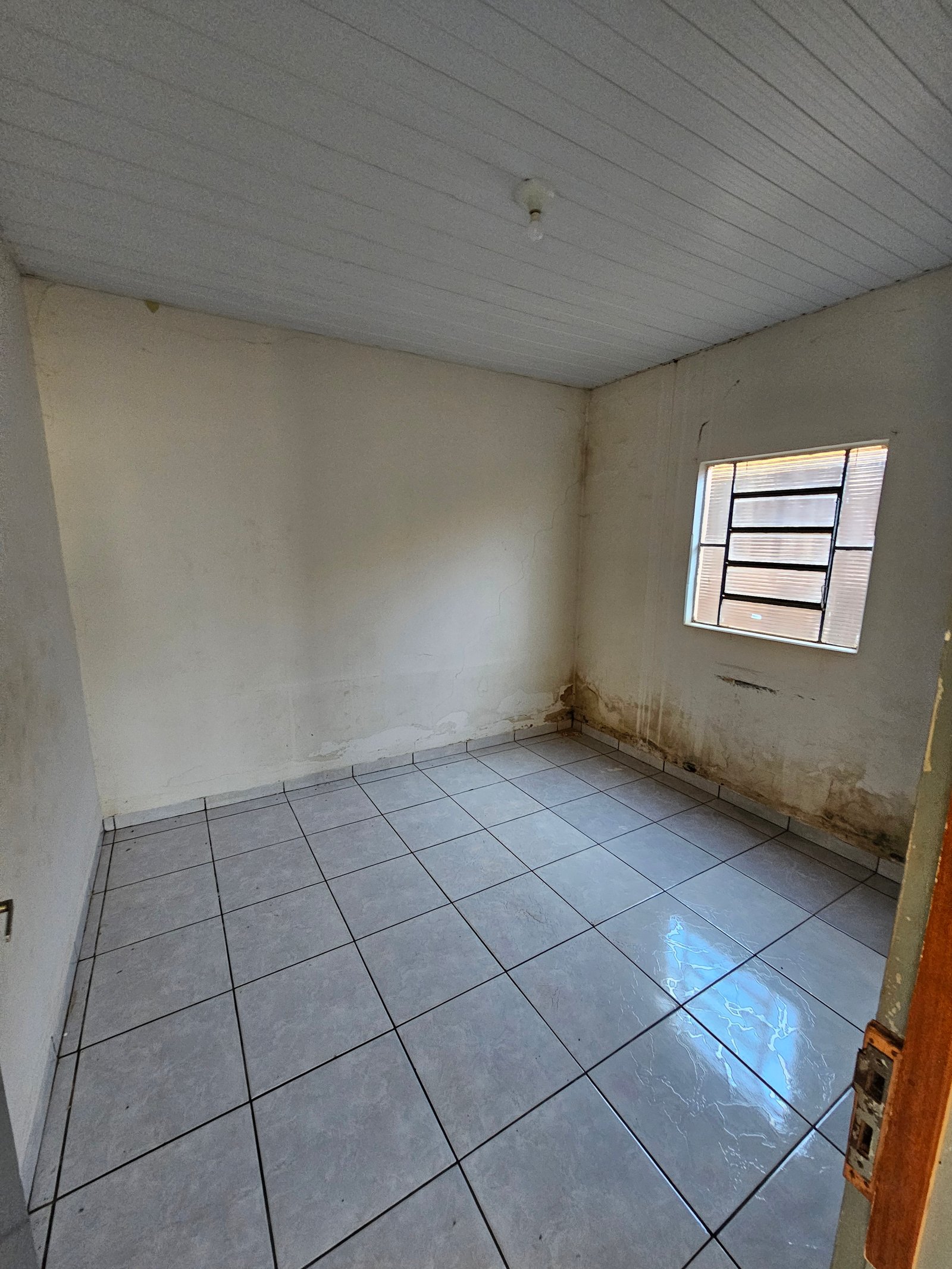 VENDE-SE CASA NO CENTRO – PRÓXIMO DA PREFEITURA
