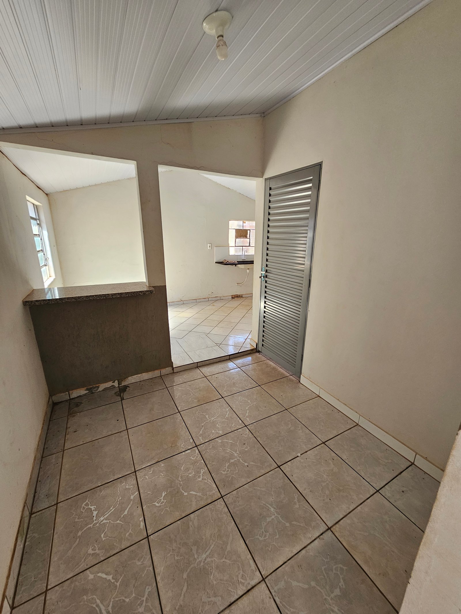 VENDE-SE CASA NO CENTRO – PRÓXIMO DA PREFEITURA