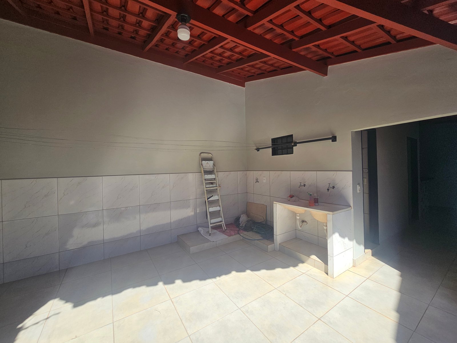 VENDE-SE CASA BAIRRO SOL NASCENTE – QUIRINÓPOLIS-GO