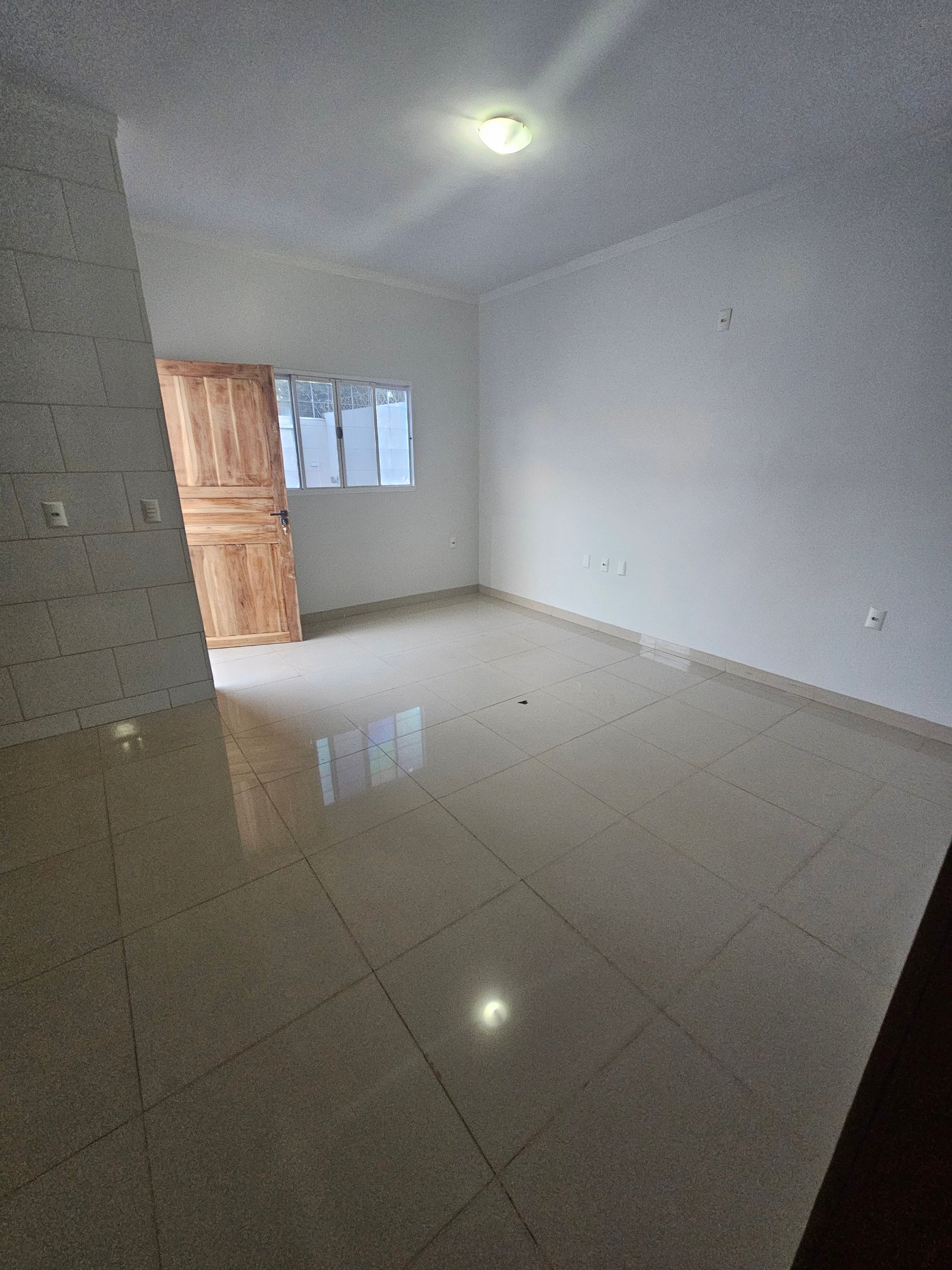 VENDE-SE CASA NO BAIRRO MORADA DO SOL.