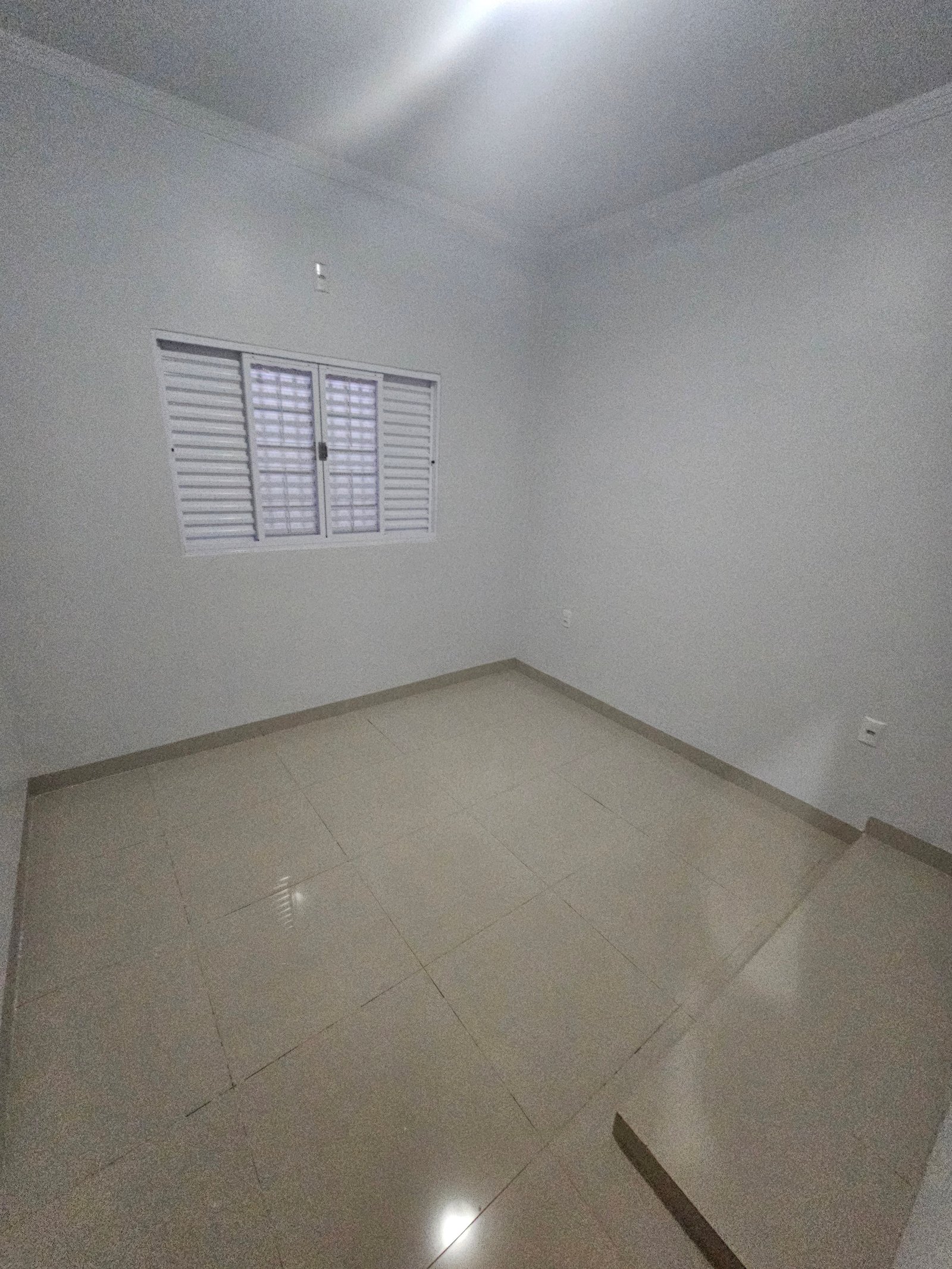 VENDE-SE CASA NO BAIRRO MORADA DO SOL.