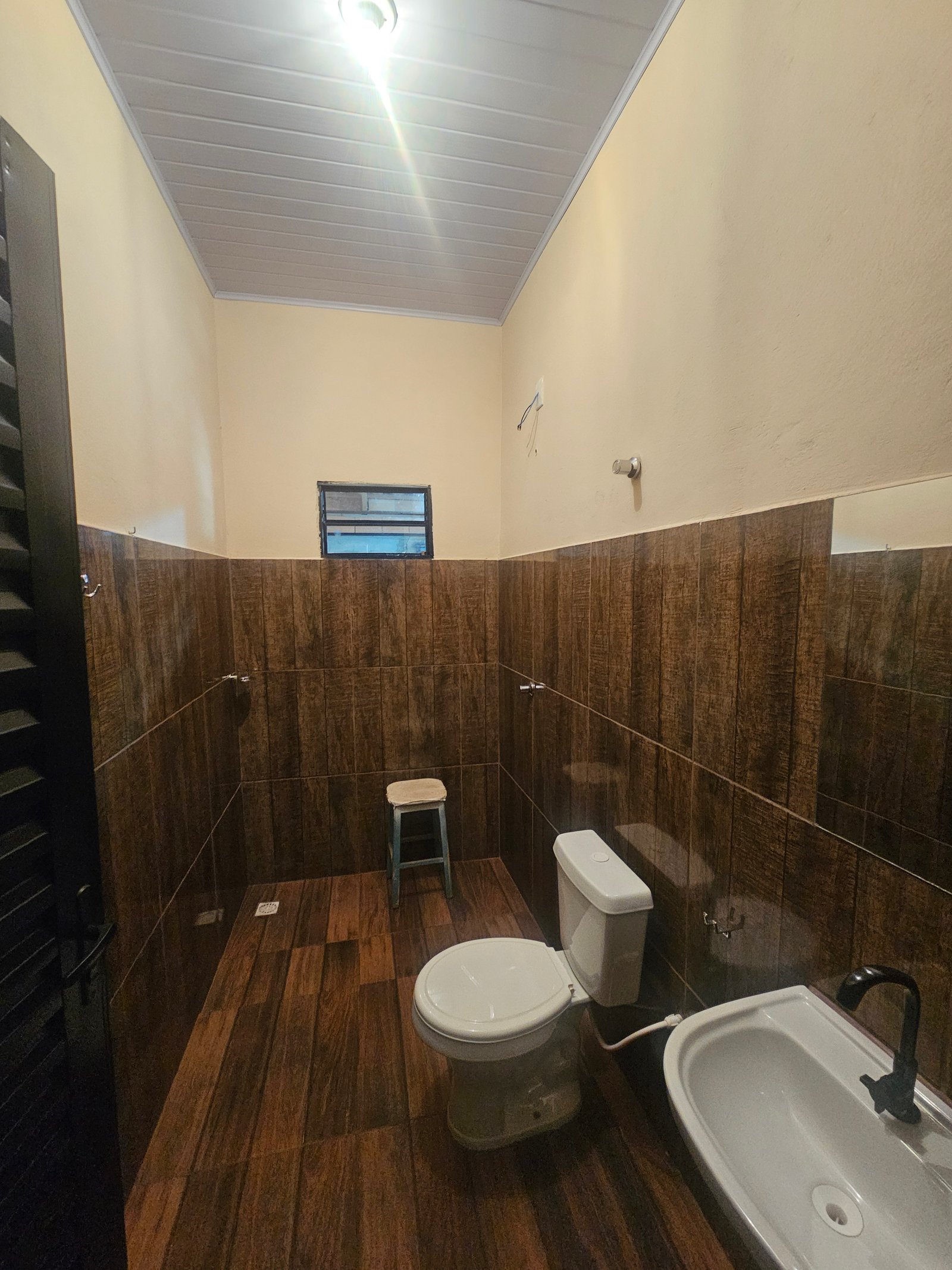 VENDE-SE CASA NO JARDIM VITÓRIA