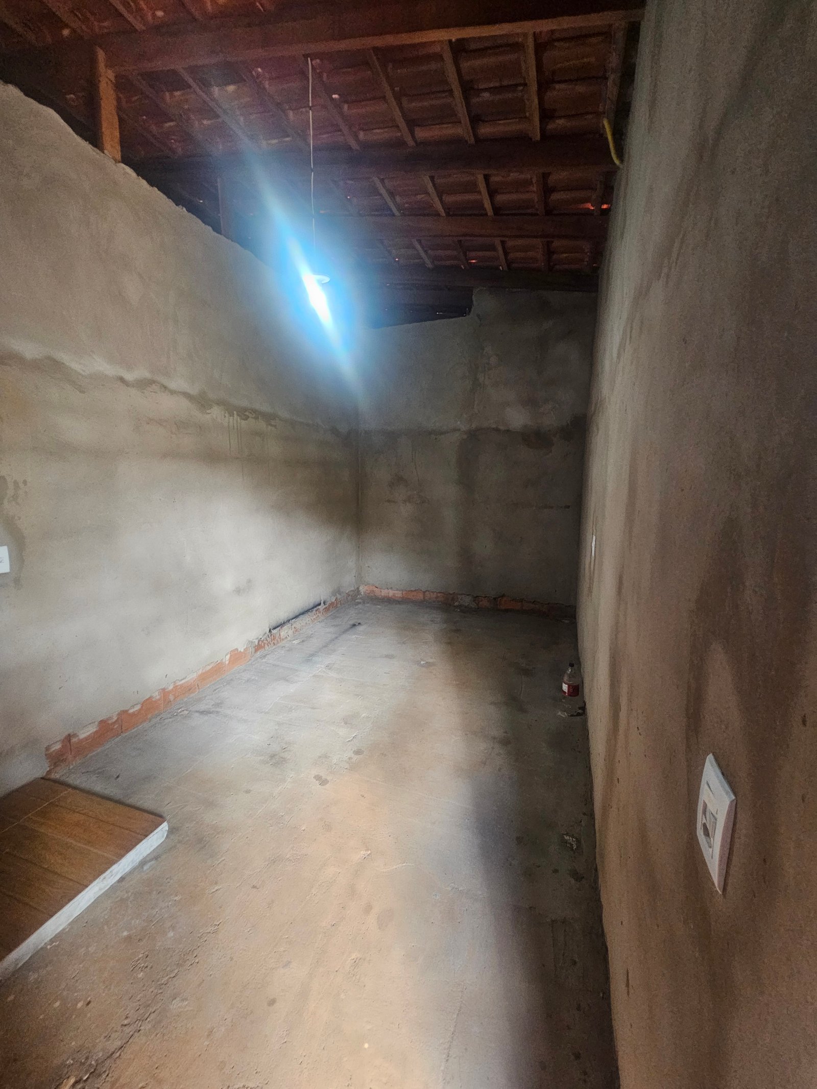 VENDE-SE CASA NO JARDIM VITÓRIA
